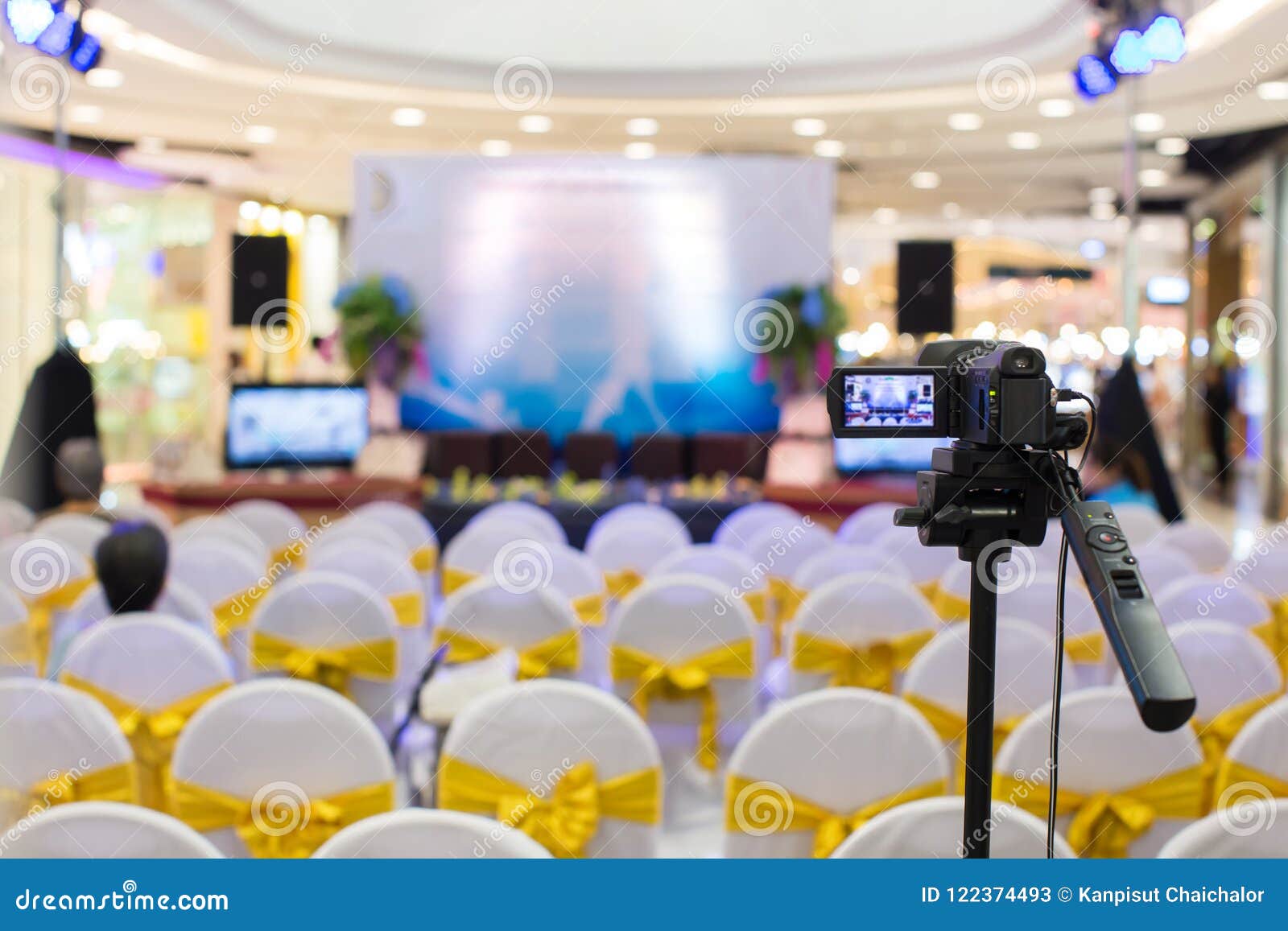 camera show viewfinder image catch motion in interview or broadcast wedding ceremony, catch feeling,