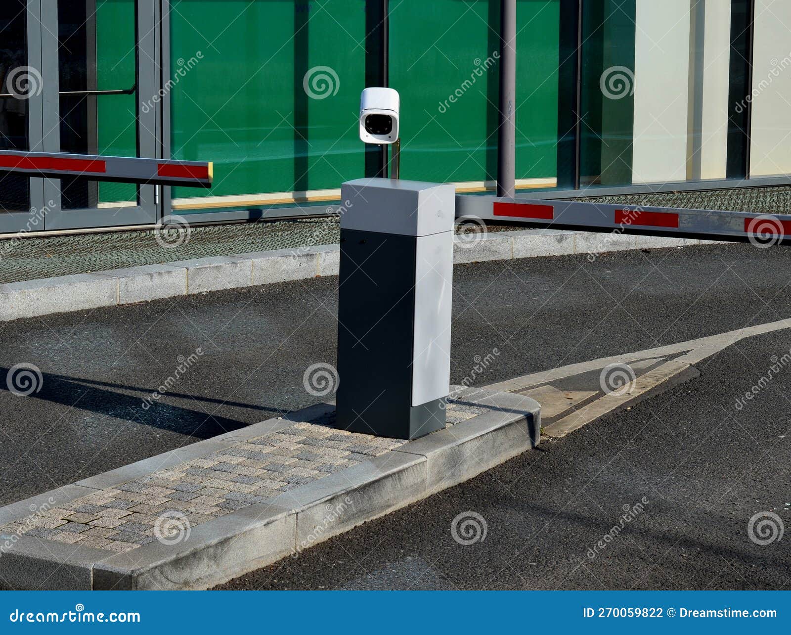camera system makes it possible to recognize vehicle license