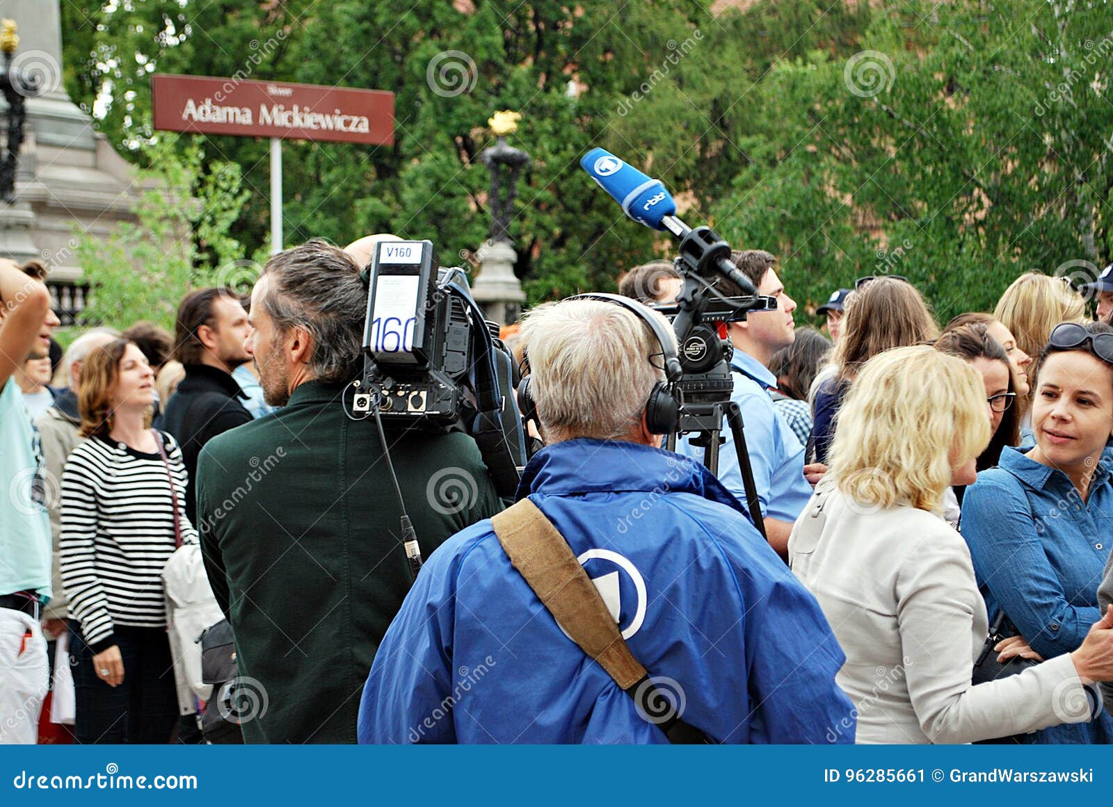 cameraman kept filming cameraman kept filming