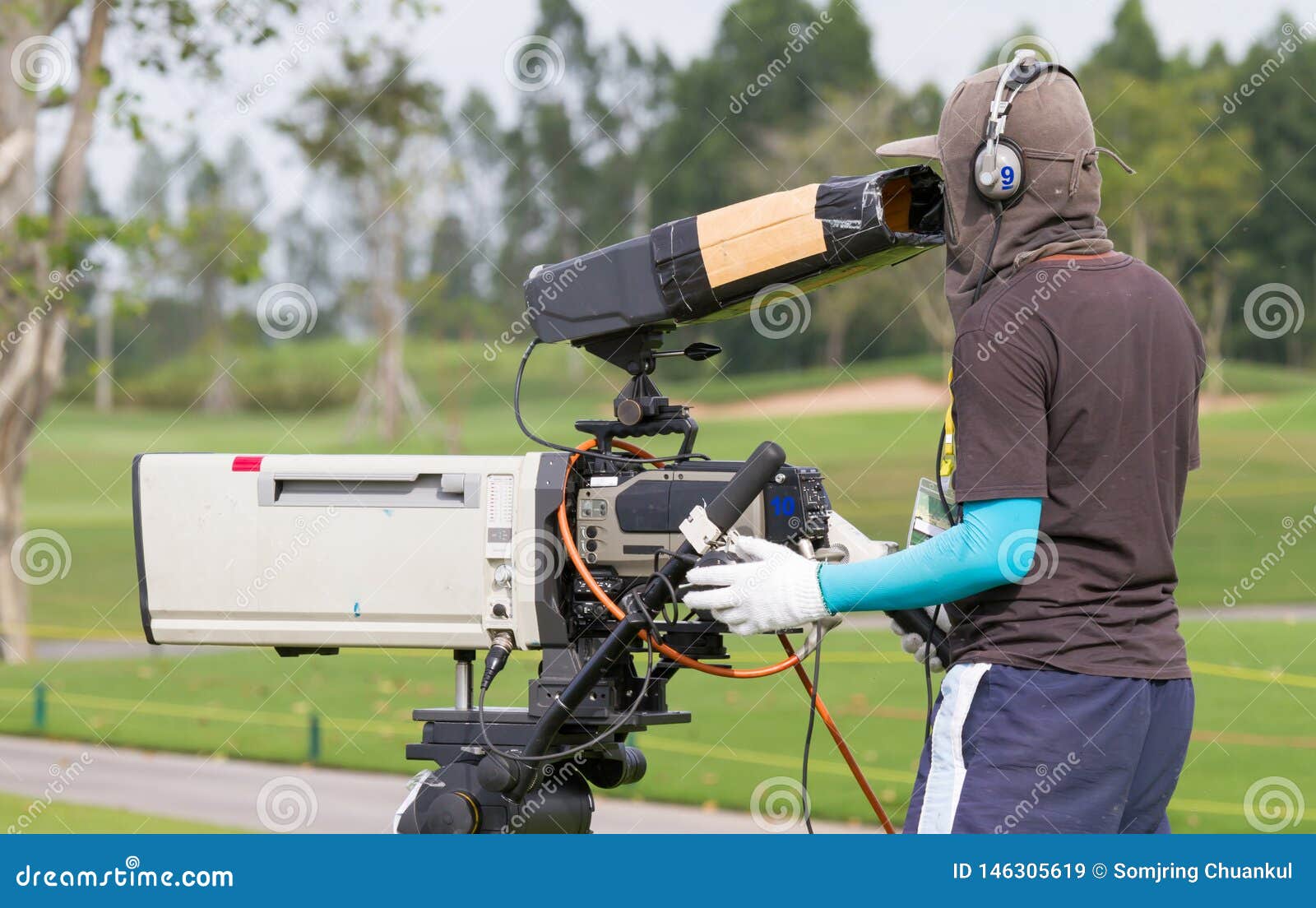 Cameraman Live Playing Golf Editorial Stock Image Image of crowd