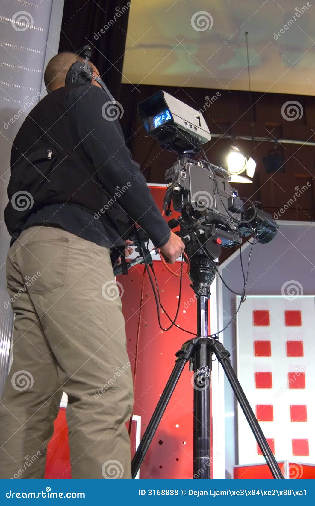 cameraman kept filming cameraman kept filming