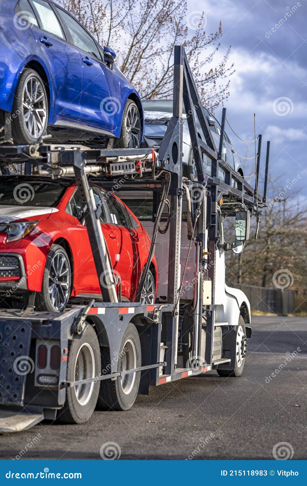 Camión remolque con coches