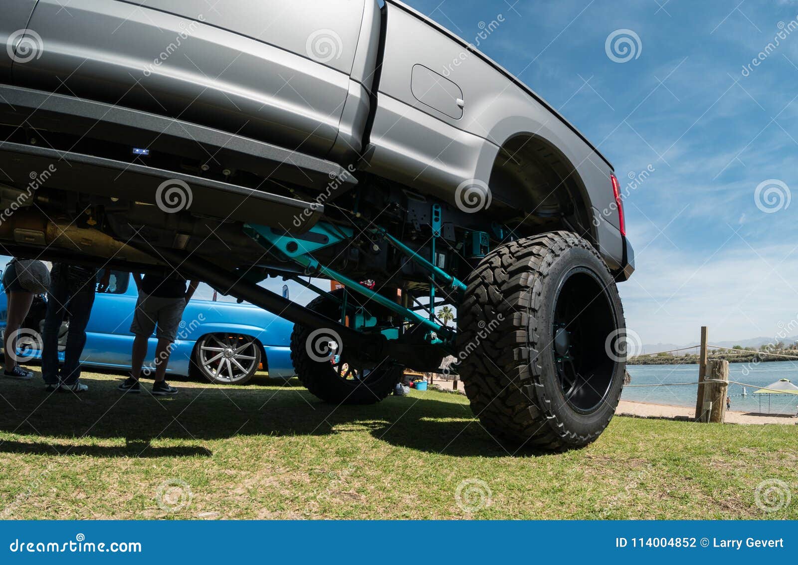 Jogo de estacionamento de caminhão monstro 4x4 versão móvel