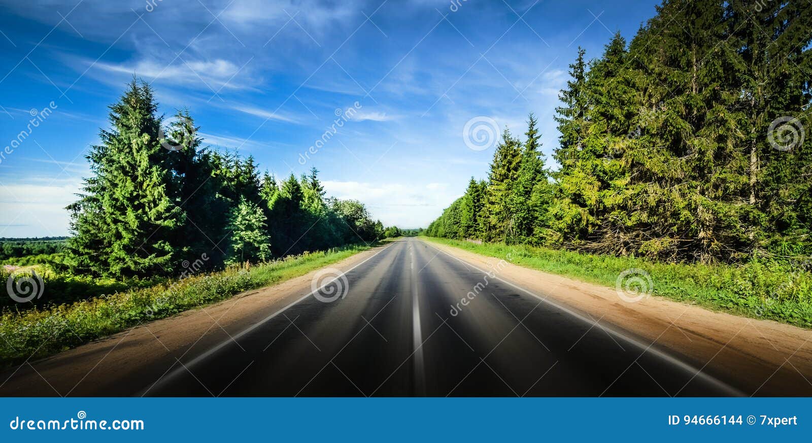 Camino Hermoso De La Carretera Foto de archivo - Imagen de movimiento,  verano: 94666144, image size:1600x873