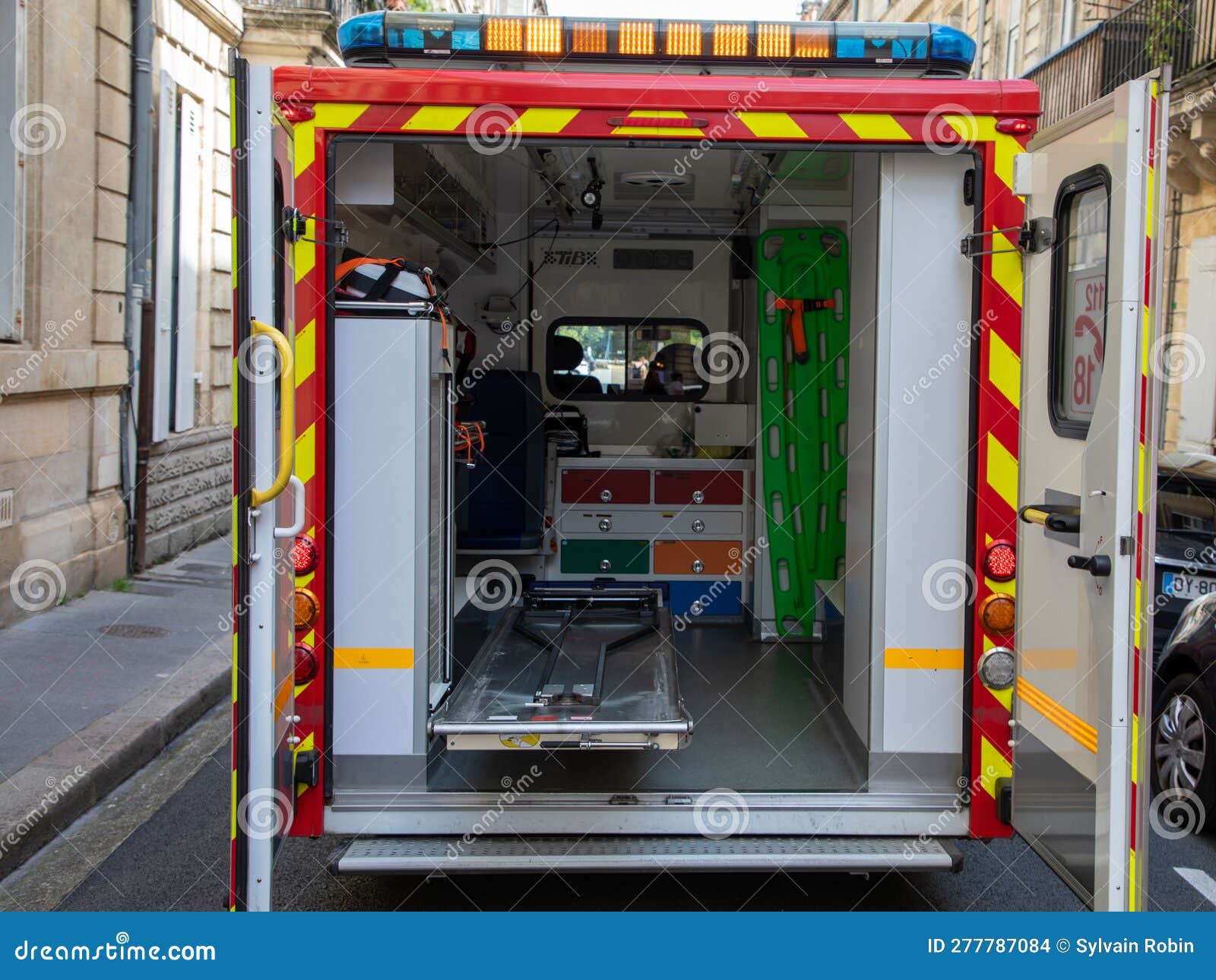 Camion de Pompier avec ambulance