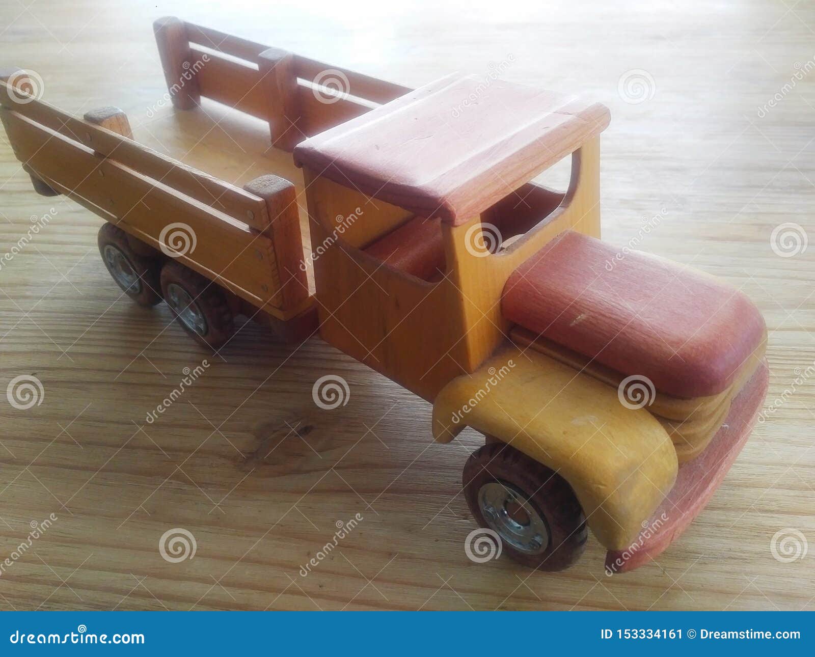 Camion En Bois De Cru Image Stock Image Du Bois Camion 153334161