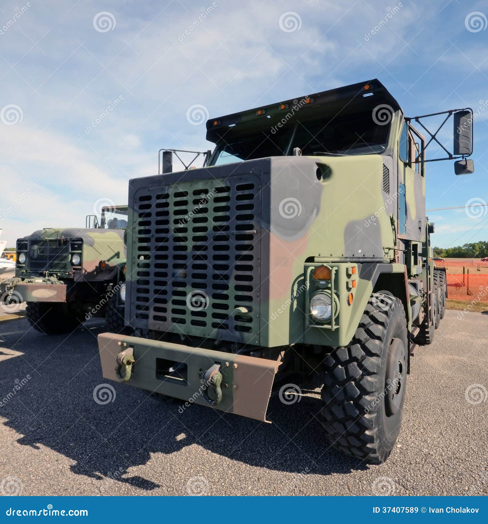 como resultado puede Máxima Camiones Militares Modernos Imagen de archivo - Imagen de maquinaria,  ejército: 37407589