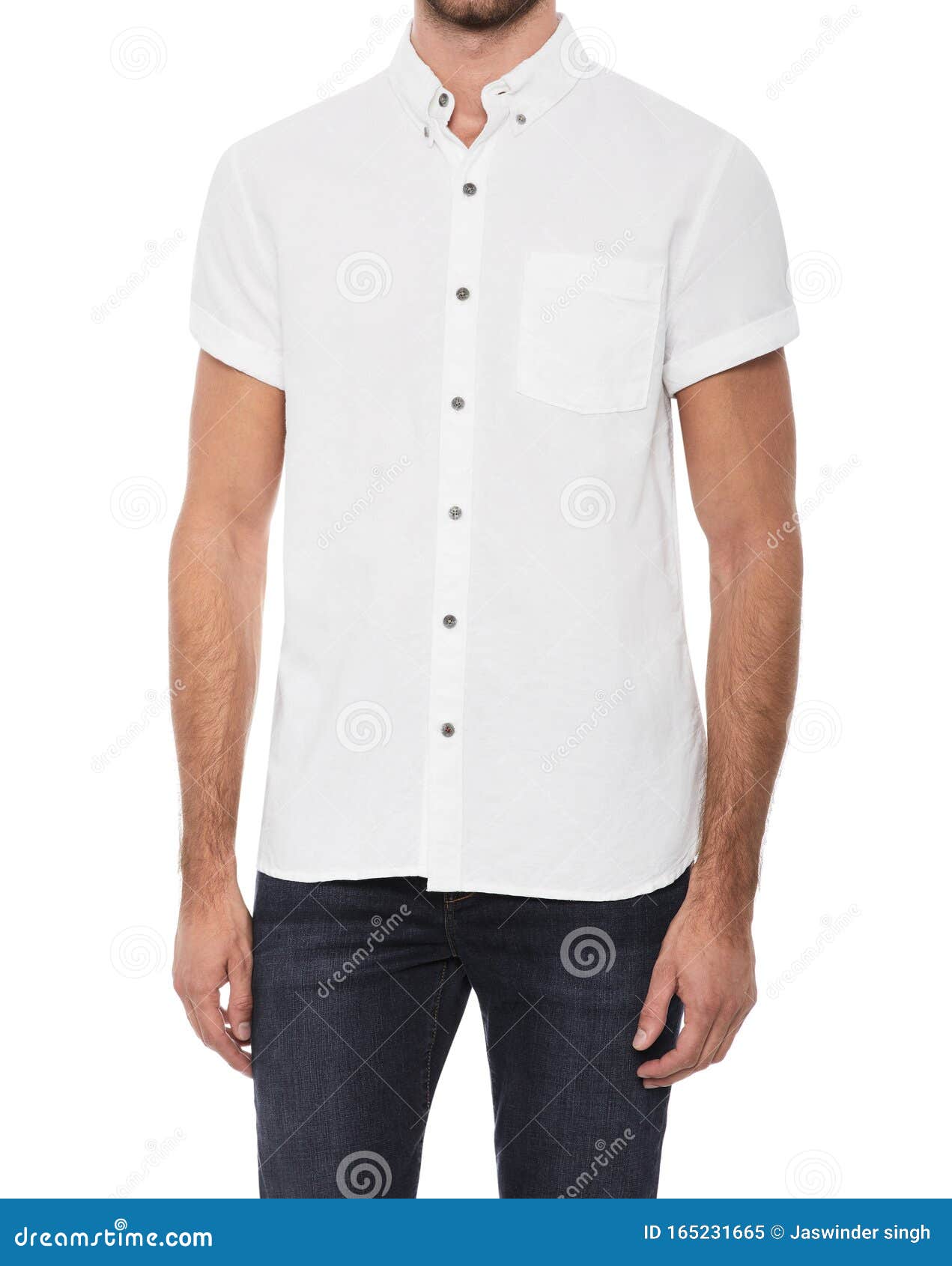 Camisas Blancas Básicas Para Hombres Con Horizontales Emparejadas Con Fondo Blanco Y Denim Oscuro Imagen de archivo de alineada, anuncio: