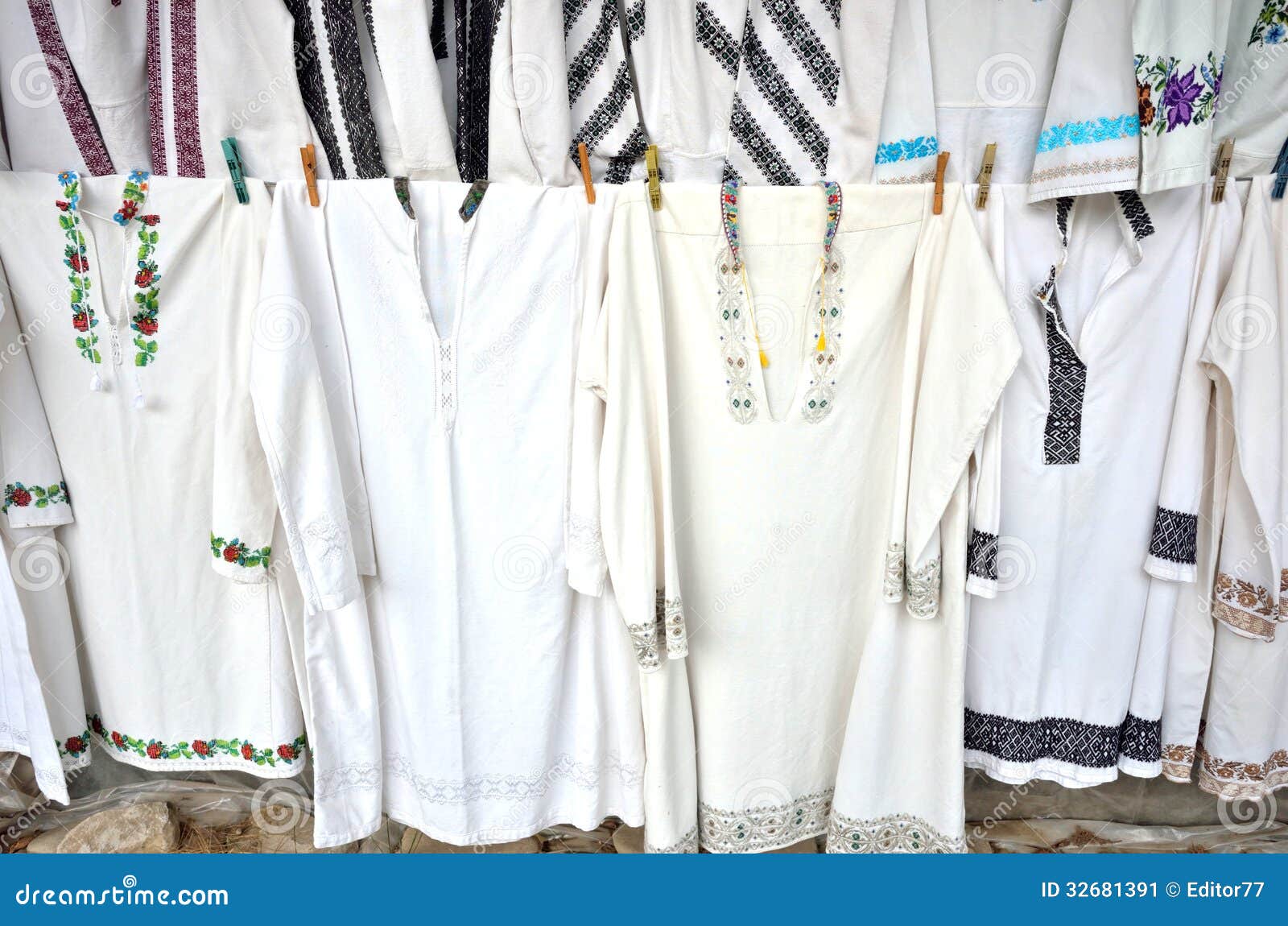 Camisas Tradicionales Rumanas Fotos stock - libres de de Dreamstime
