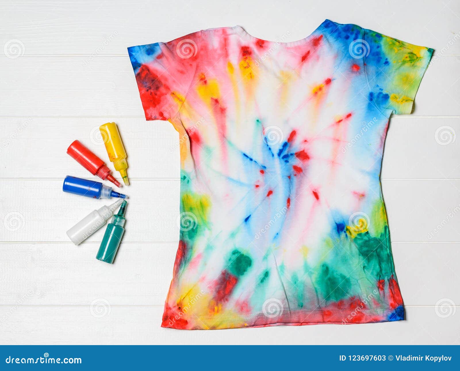 Sostener resistencia tiempo Camiseta Pintada En Estilo Del Teñido Anudado Con Colores En Una Tabla De Madera Blanca Endecha Plana Imagen de archivo - Imagen de cuerda, herramientas: 123697603 Sostener resistencia tiempo Camiseta Pintada En Estilo Del Teñido Anudado Con Colores En Una Tabla De Madera Blanca Endecha Plana Imagen de archivo - Imagen de cuerda, herramientas: 123697603