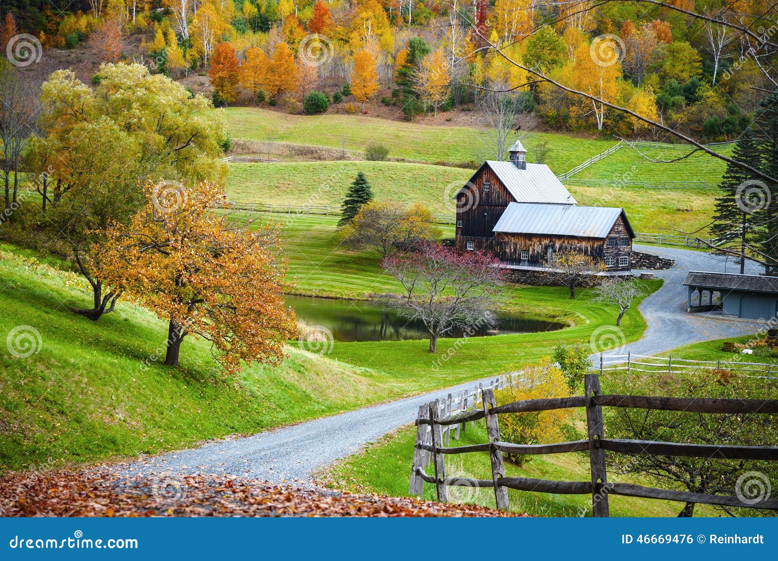 Campagne De La Nouvelle Angleterre Ferme Dans Le Paysage D Automne Photo Stock Image Du Angleterre Barriere