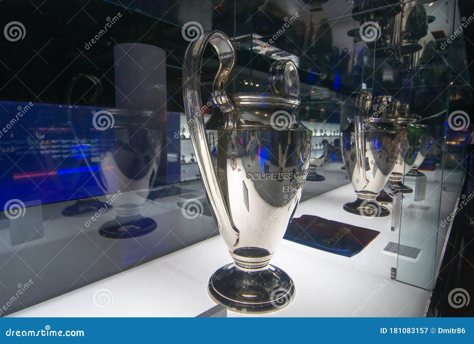 Campeao Da Uefa Taca De Liga No Museu Da Fc Barcelona Espanha Fotografia Editorial Imagem De Brilhante Final 181083157