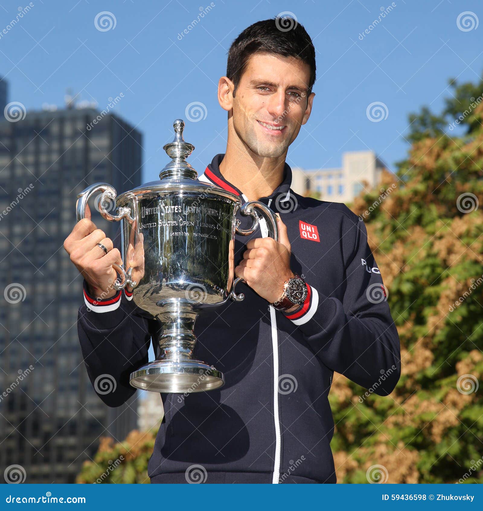 Djokovic chega a Tóquio tentando completar Golden Slam