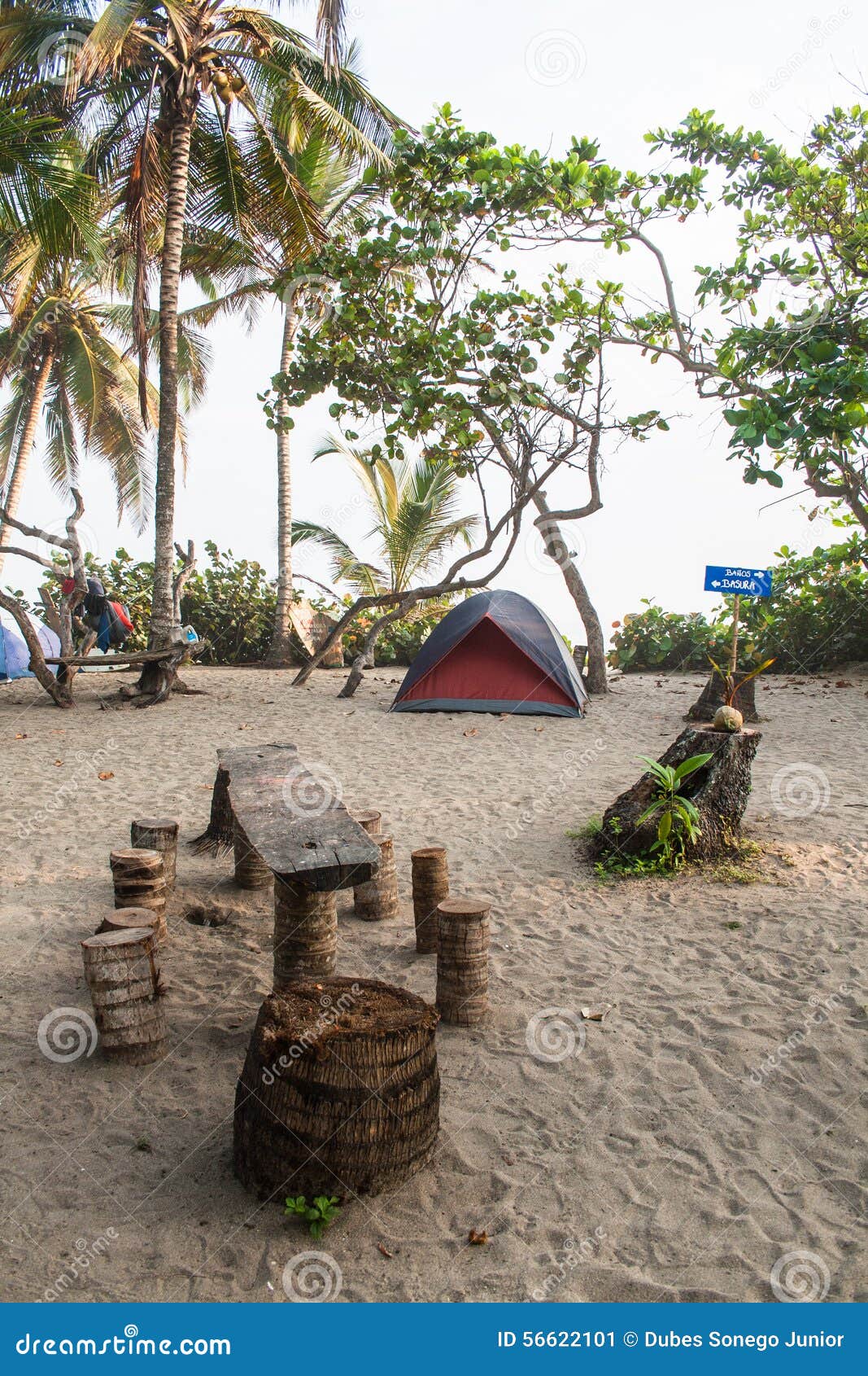 Campeggio in Colombia. Santa Marta, Colombia - 8 febbraio 2011 - campeggio alla spiaggia di Los Angeles, vicino al parco di Tayrona