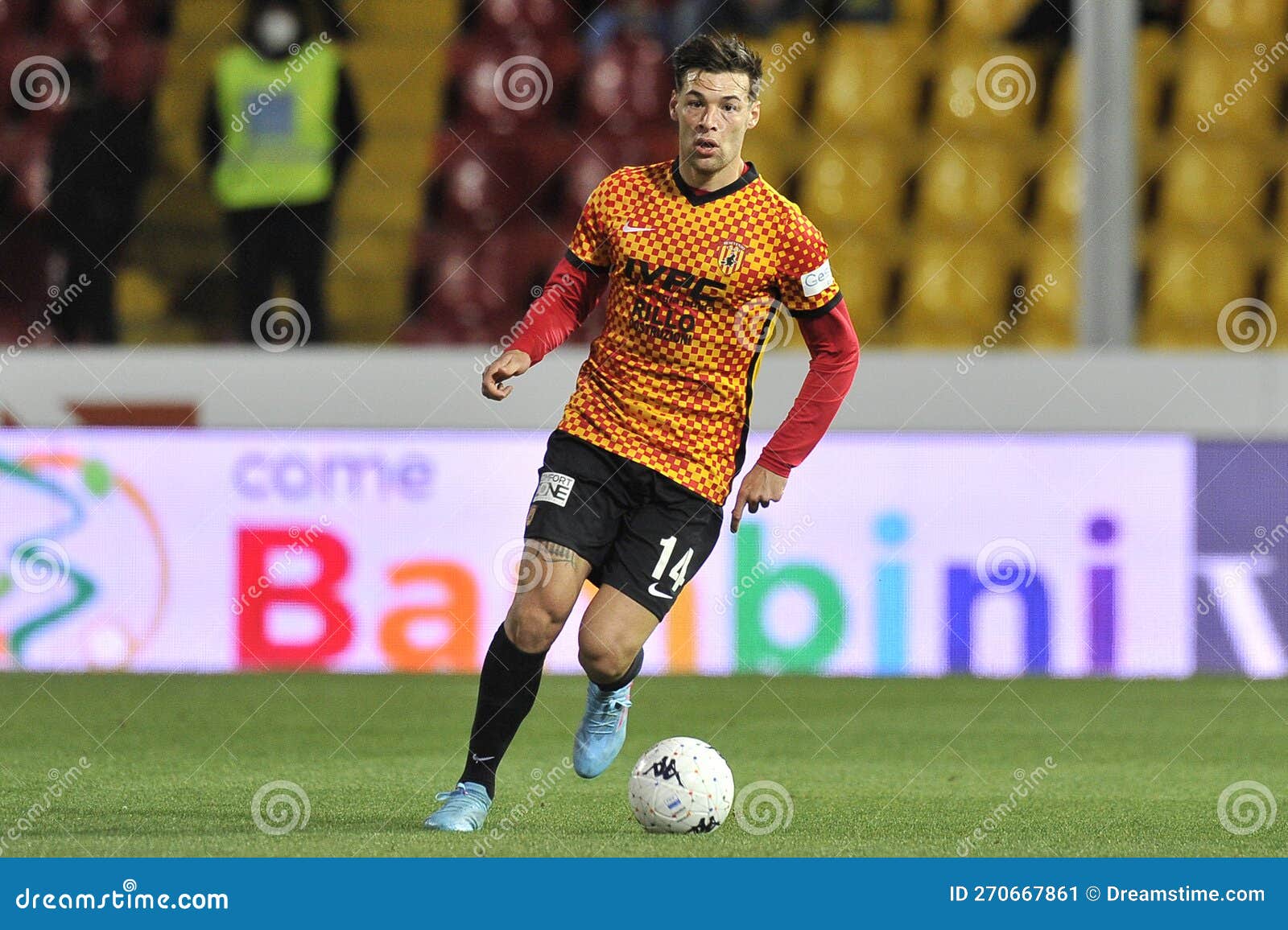 Campeonato Italiano Serie B Entre Benevento Vs Como Foto Editorial - Imagem  de futebol, italiano: 270667861