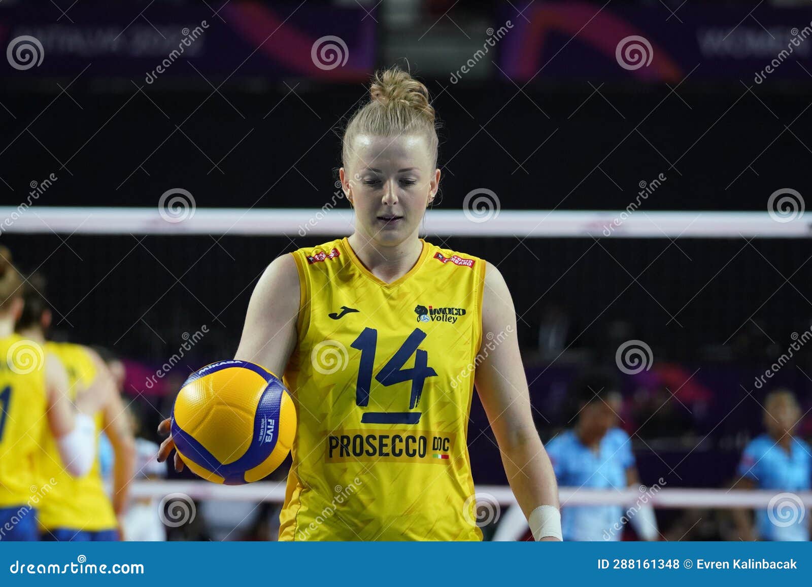 Campeonato Mundial De Vôlei Imoco Volley Conegliano Vs Gerdau Minas Fivb  Foto de Stock Editorial - Imagem de equipe, atleta: 288161348