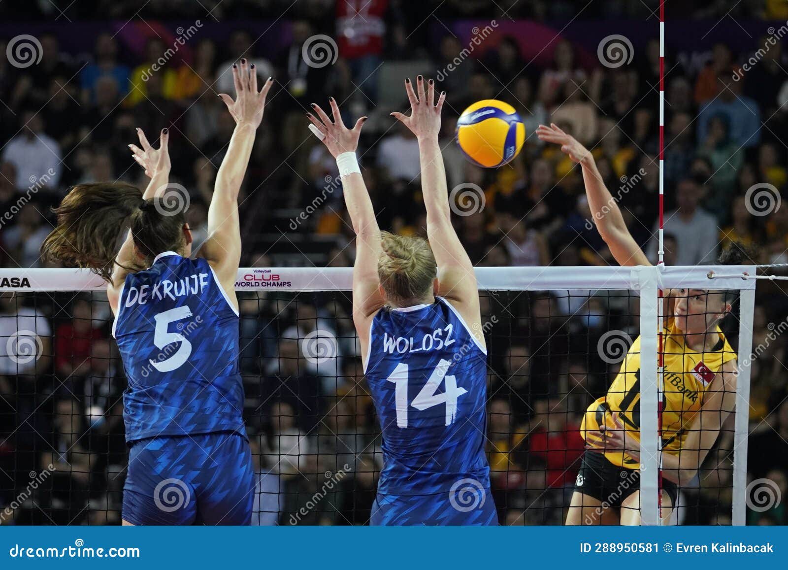 Campeonato Mundial De Vôlei Imoco Volley Conegliano Vs Vakifbank Fivb Fivb  Vôlei Feminina Campeonato Mundial Final Foto Editorial - Imagem de final,  salva: 288950581