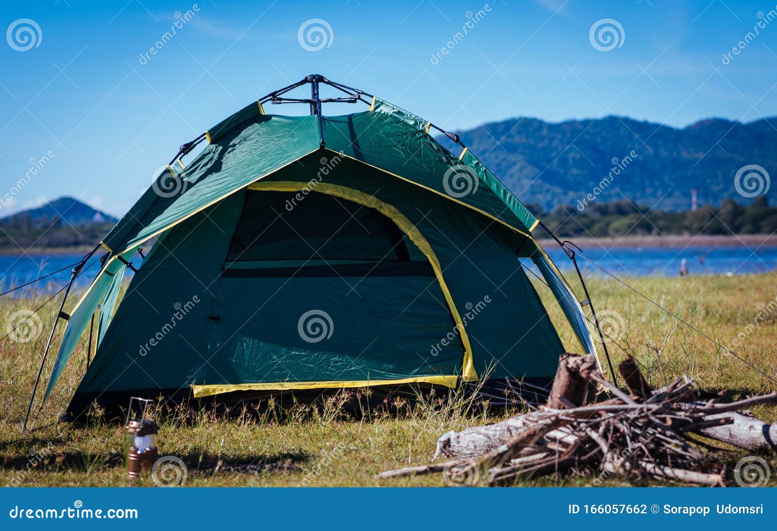 Camping green. Палатка зелёная Аляска.