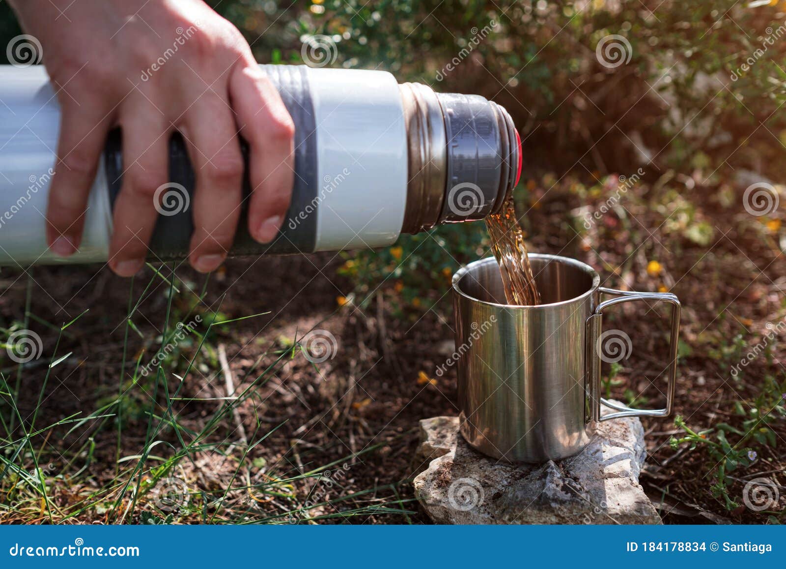 https://thumbs.dreamstime.com/z/camping-mug-pours-tea-thermos-nature-female-hand-idea-concept-break-rest-travel-184178834.jpg