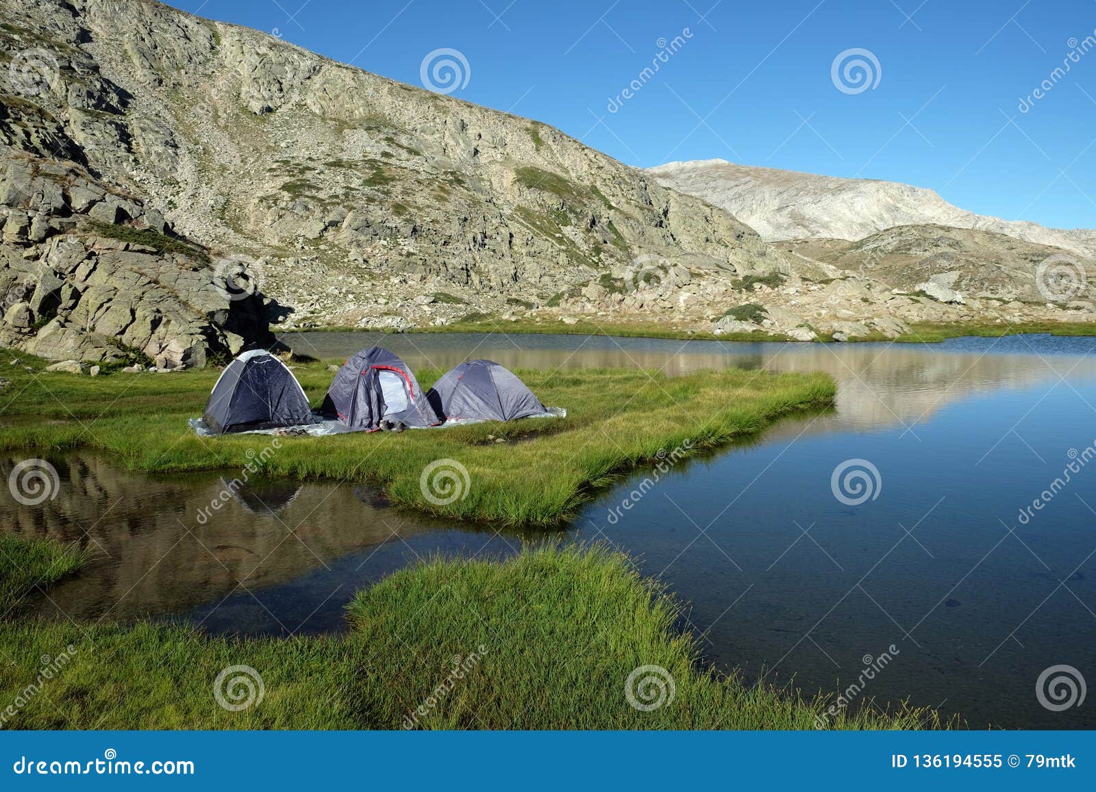 camping on an island sakligol