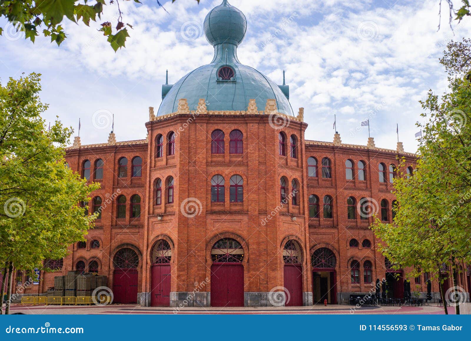 campo pequeno front exterior view in lisbon portugal