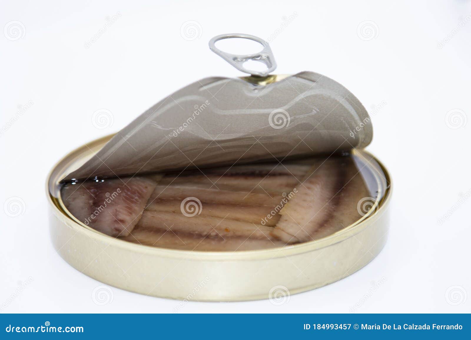 lata de sardinas ahumadas para comer