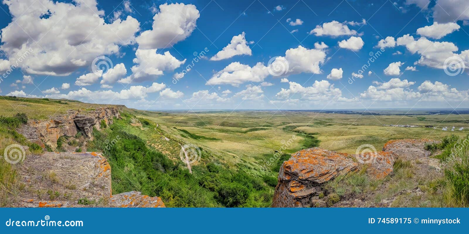 canadian prairie at head-smashed-in buffalo jump in southern alberta, canada