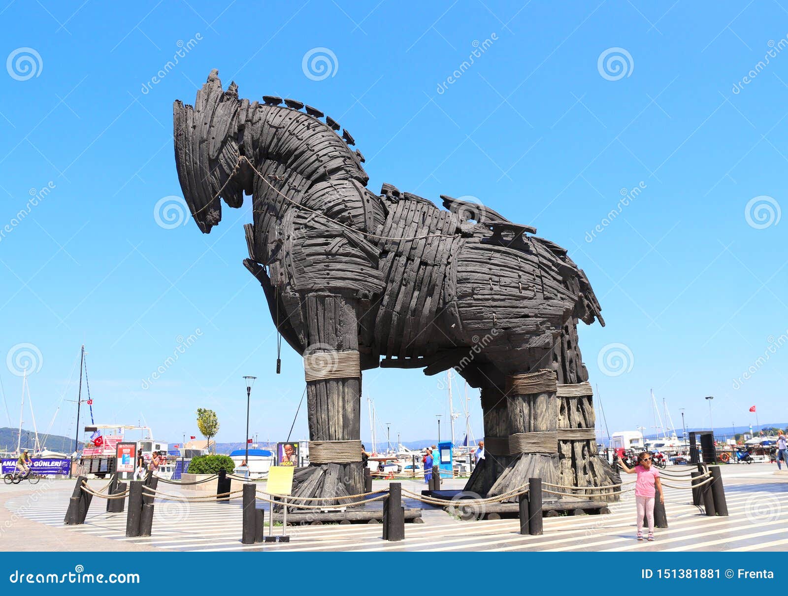 Foto de Canareplica De Cavalo De Tróiacanakkale Waterfront Dardanelles  Turquia O Cavalo De Tróia Da Guerra De Tróia Que Os Gregos Costumavam  Entrar Na Cidade Independente De Tróia E Ganhar A Guerra