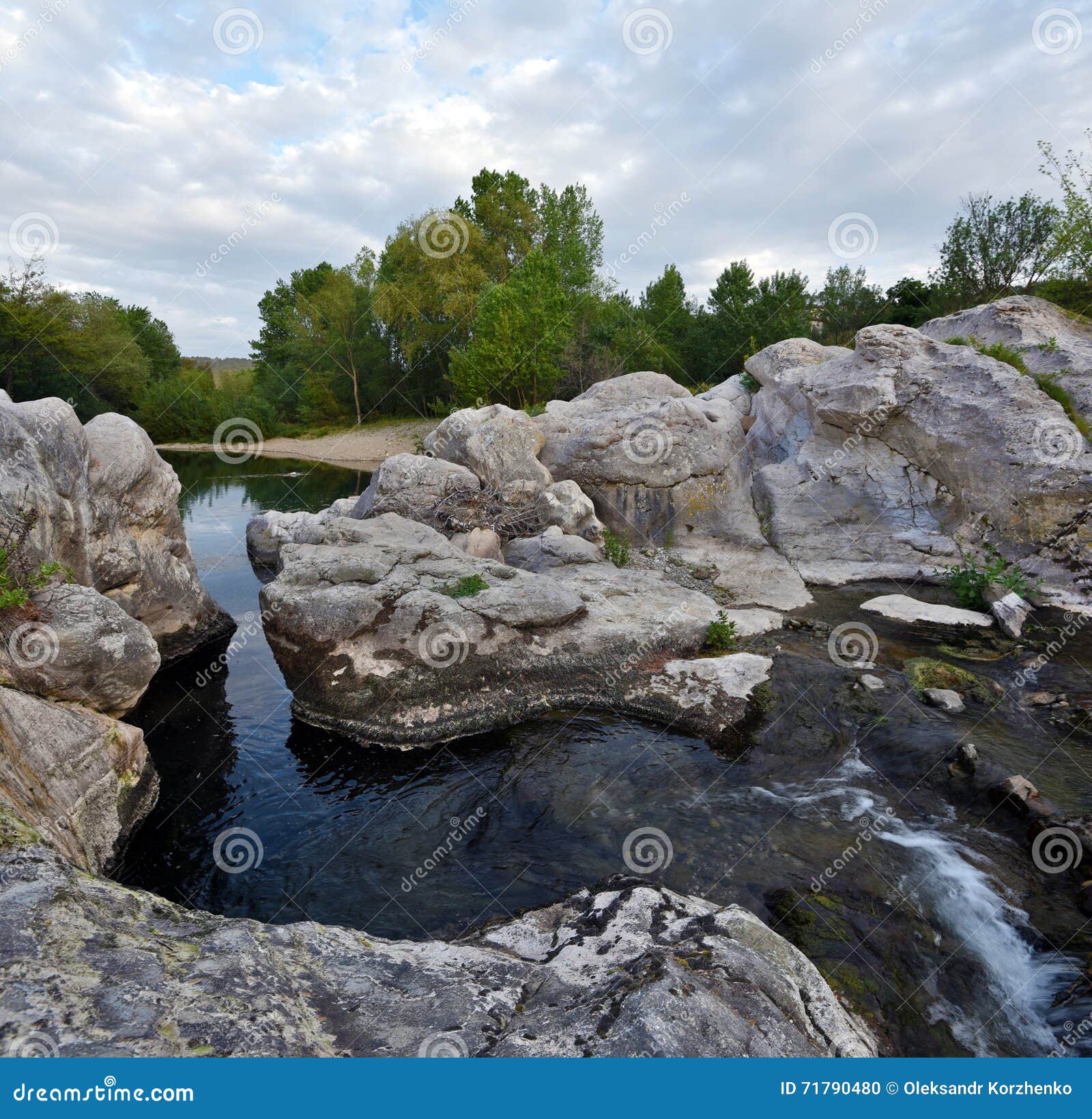 Canal De Rio De Cesse Do La No Departamento De Herault Do Francês Foto de  Stock - Imagem de parque, vila: 71790480