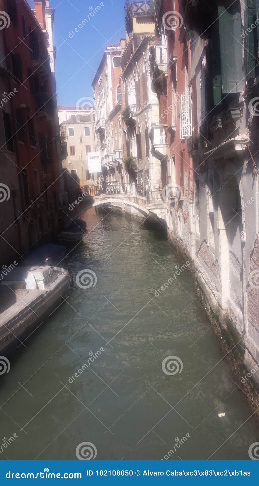 canal en venecia.