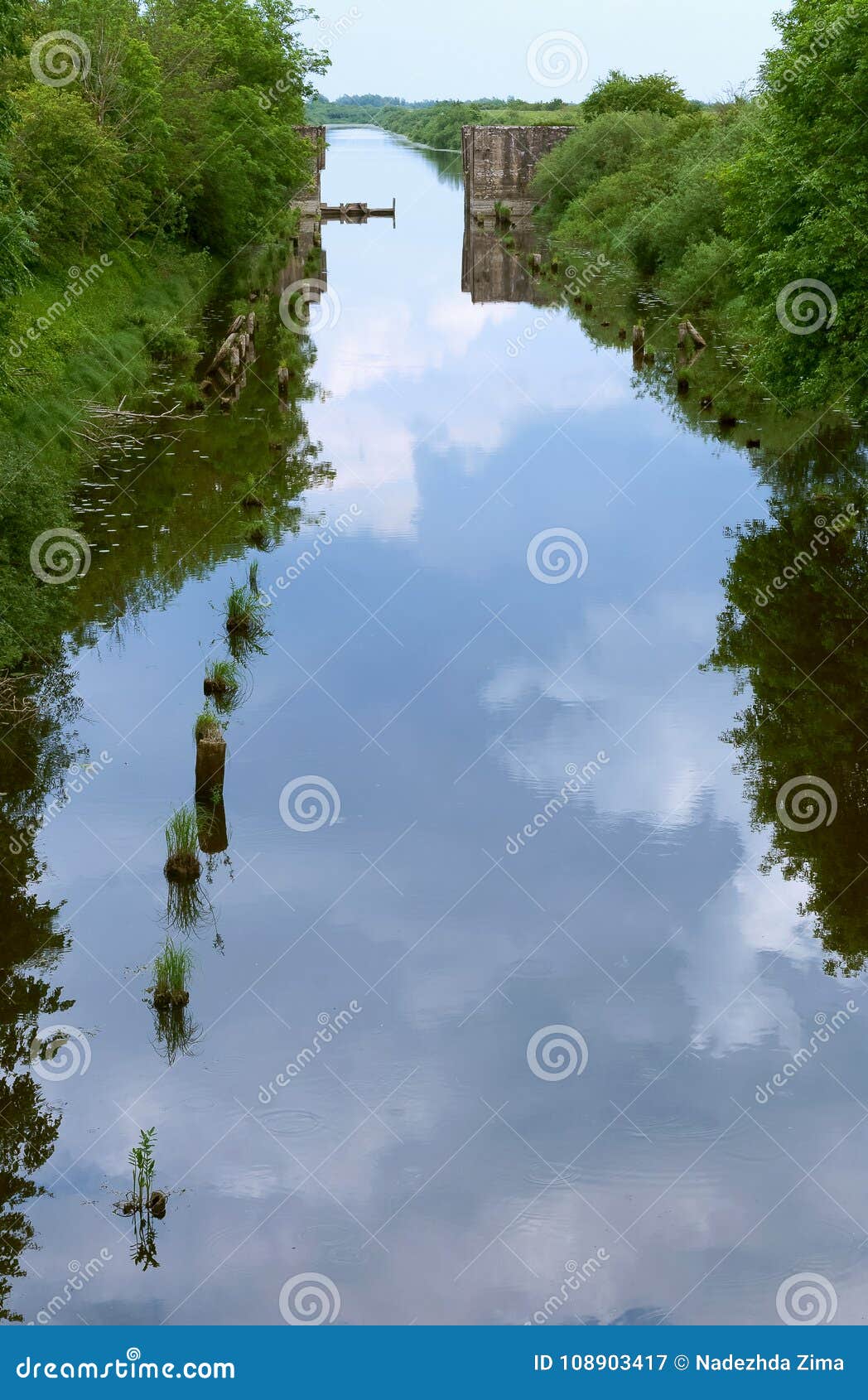 Canal Un Lago Artificial, Canal Navegable Imagen de archivo Imagen