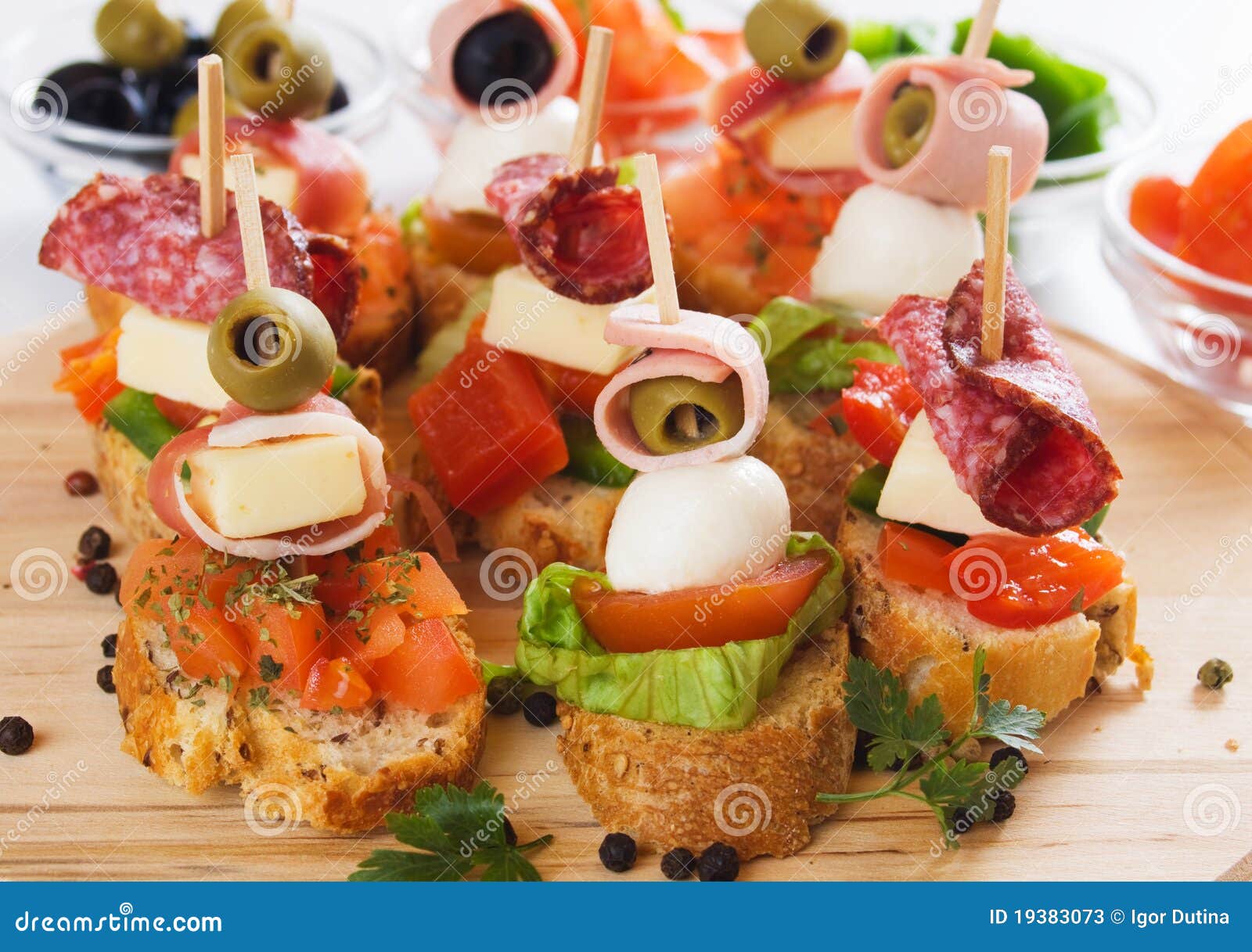 Canape Mit Italienischen Nahrungsmittelbestandteilen Stockbild - Bild ...