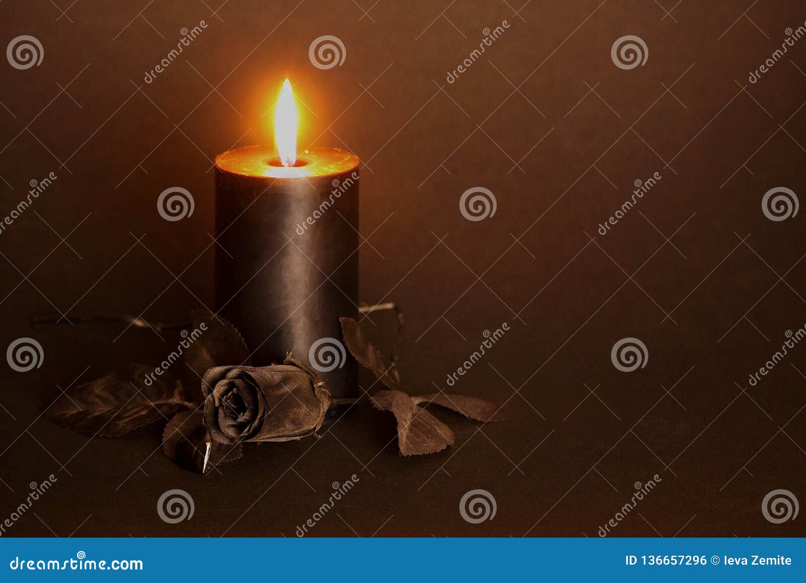 Candela Nera, Rosa Nera, Cuore Di Vetro Fotografia Stock - Immagine di  vetro, bruciarsi: 136657296