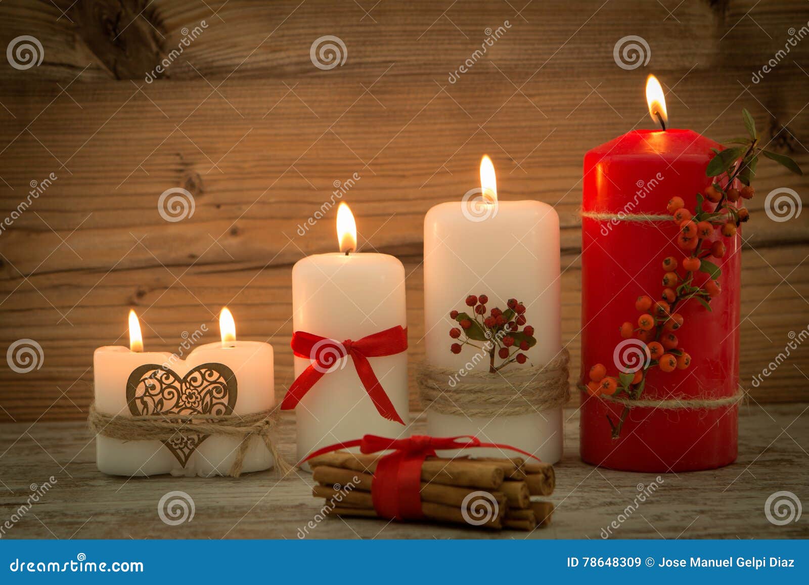 Immagini Natalizie Eleganti.Candele Eleganti Decorate Per Il Natale Immagine Stock Immagine Di Autunno Festive 78648309