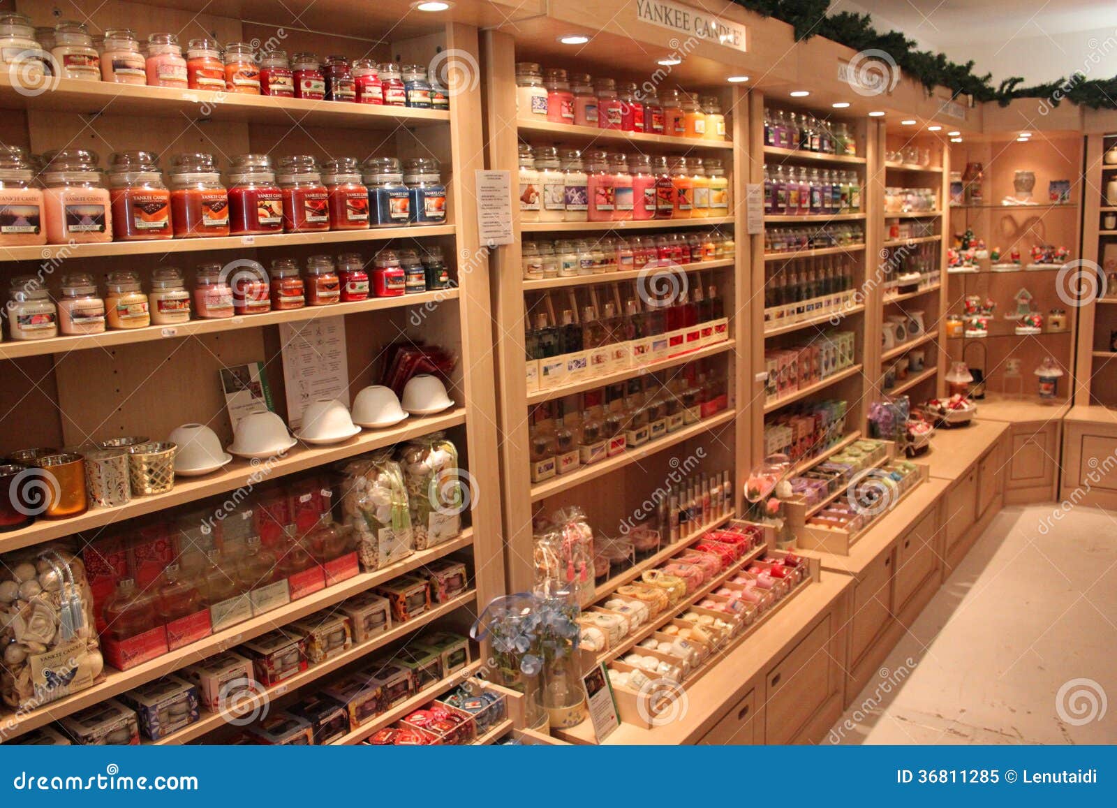 Candele Profumate Del Negozio Immagine Editoriale Immagine di turista