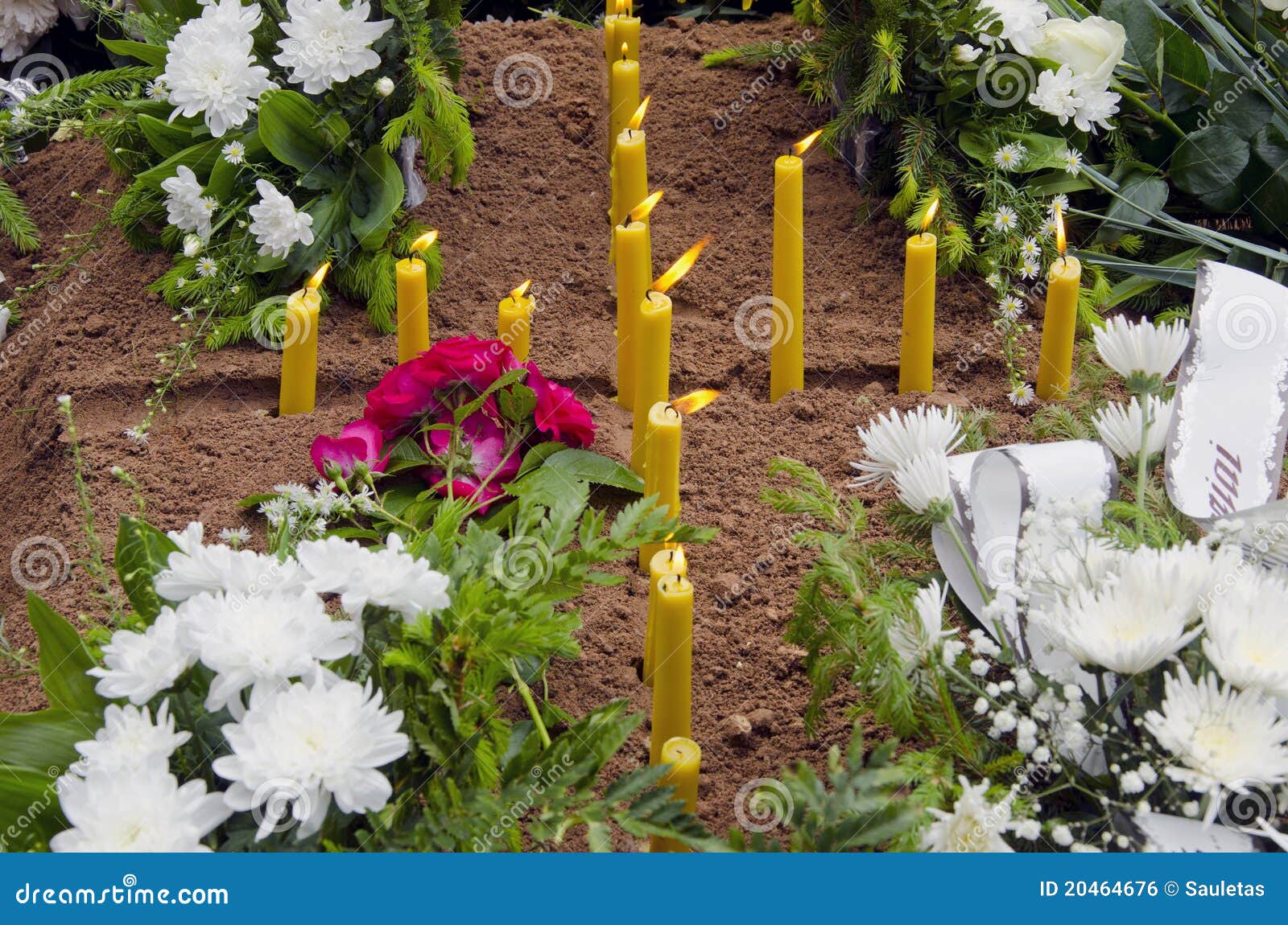 Candles on the grave. stock photo. Image of flame, candle 20464676