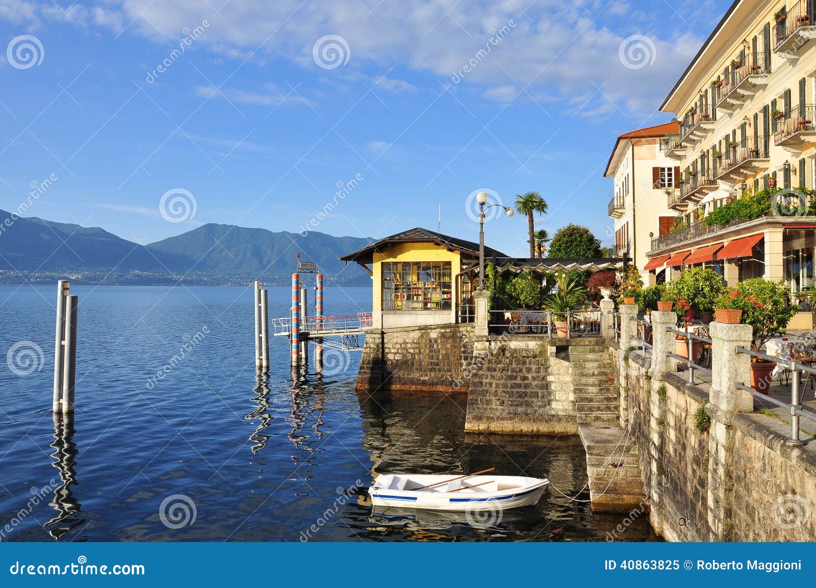  Promenade, Lake (lago) Maggiore, Italy. Stock Photo - Image: 40863825