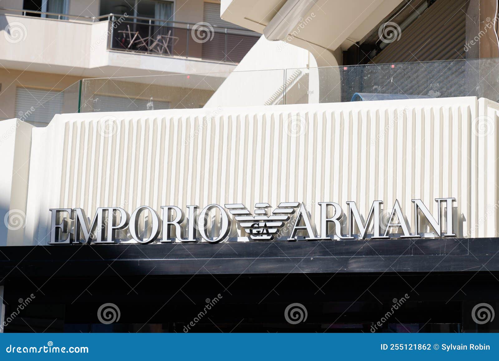 8,236 Photos de Armani - Photos de stock gratuites et libres de droits de  Dreamstime