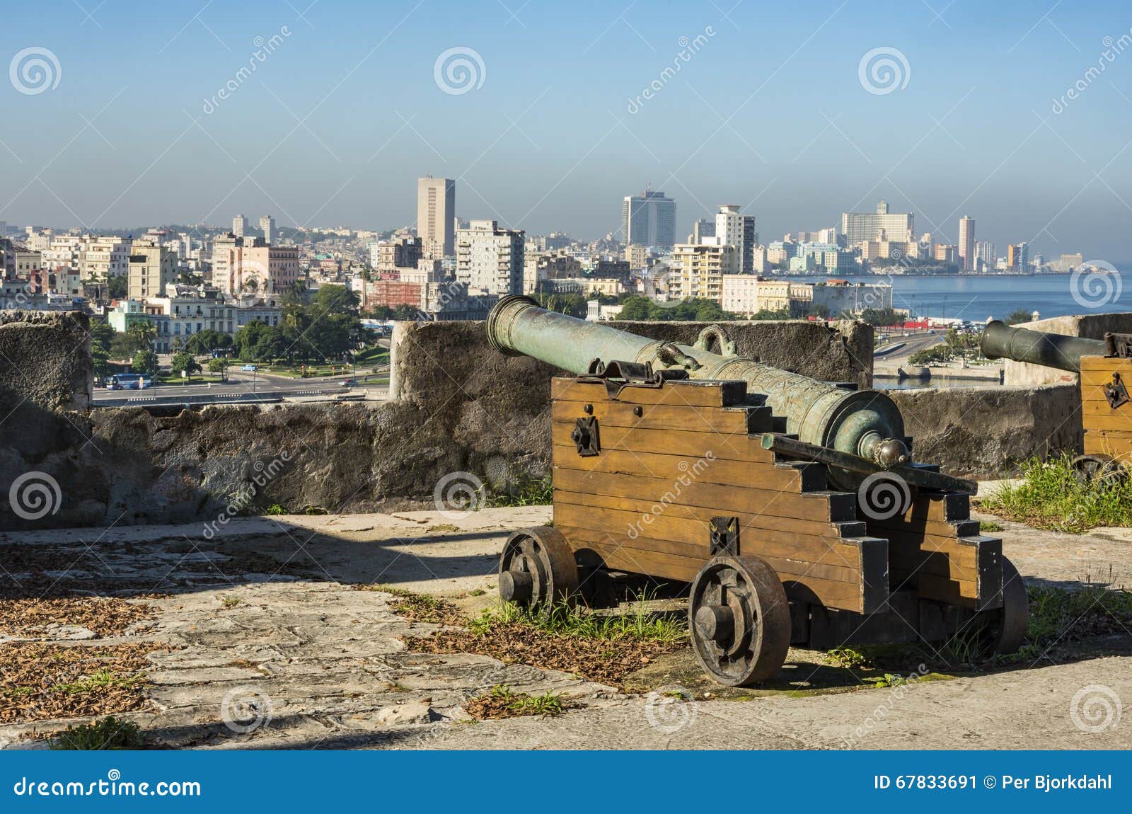 cannon at la cabaÃÂ±a havana