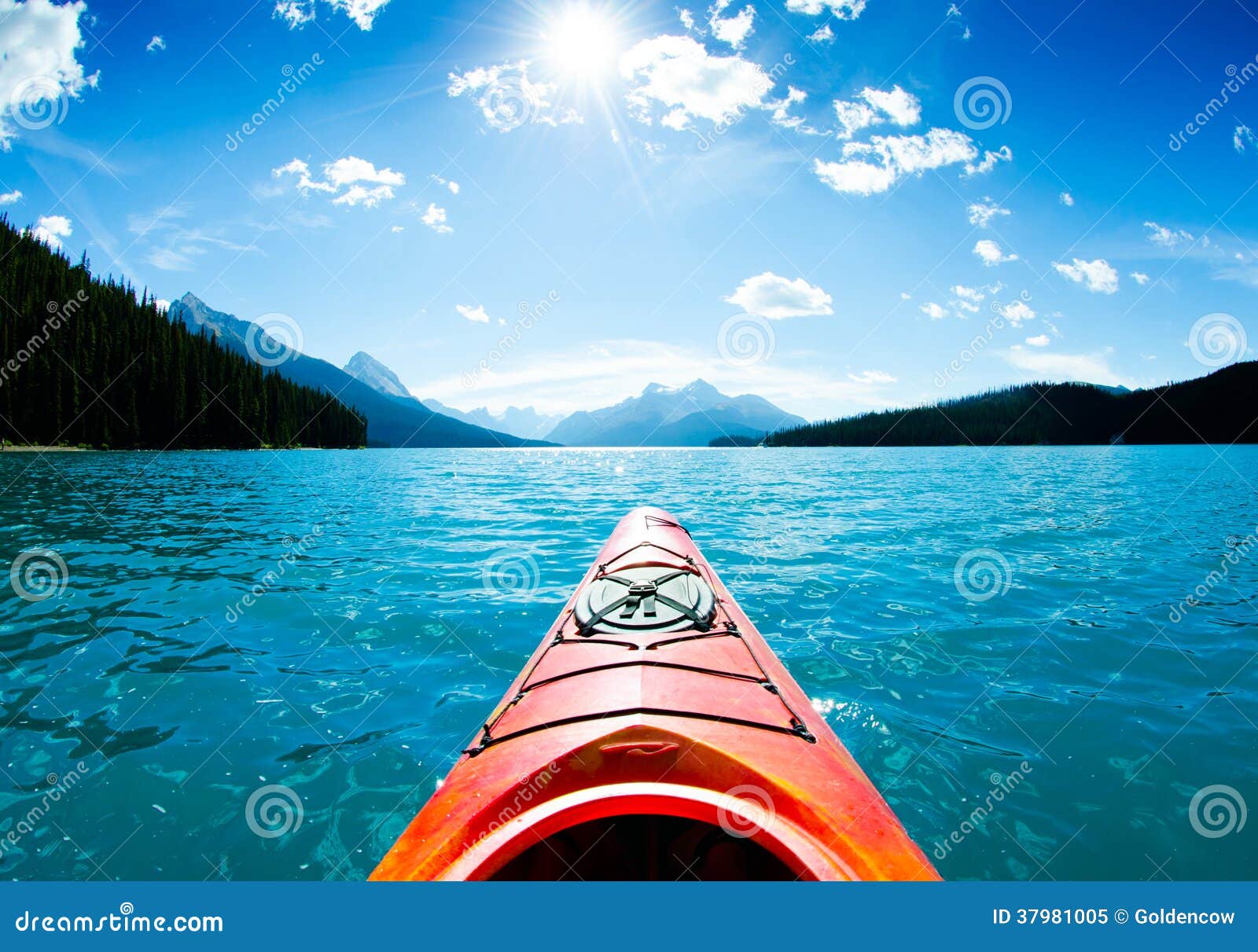 Canoa e kajak nel Canada immagine stock. Immagine di roccioso 37981005
