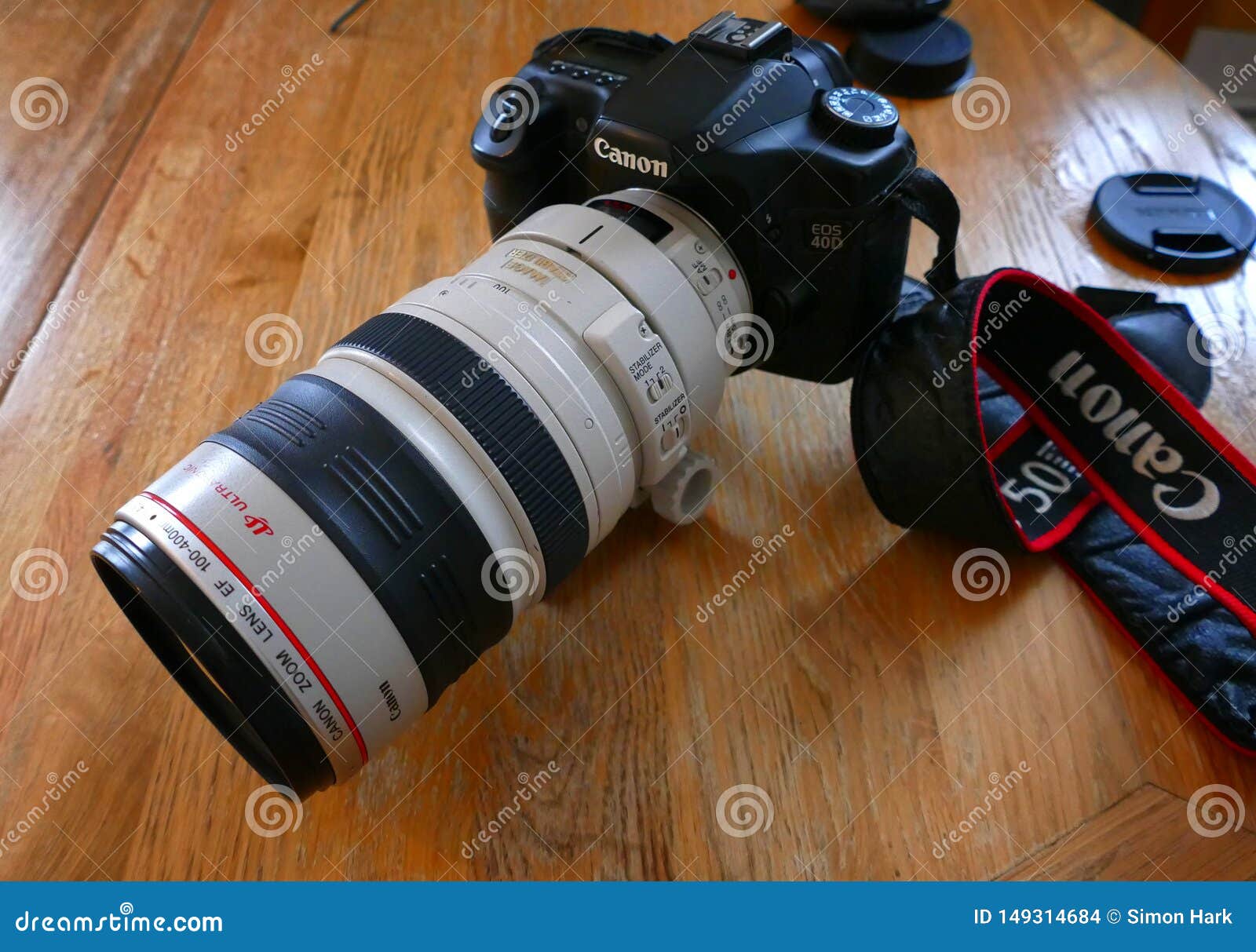 Canon EOS 40D Met Lens 100-400 Redactionele Stock Afbeelding - Image of  voorwerp, studio: 149314684