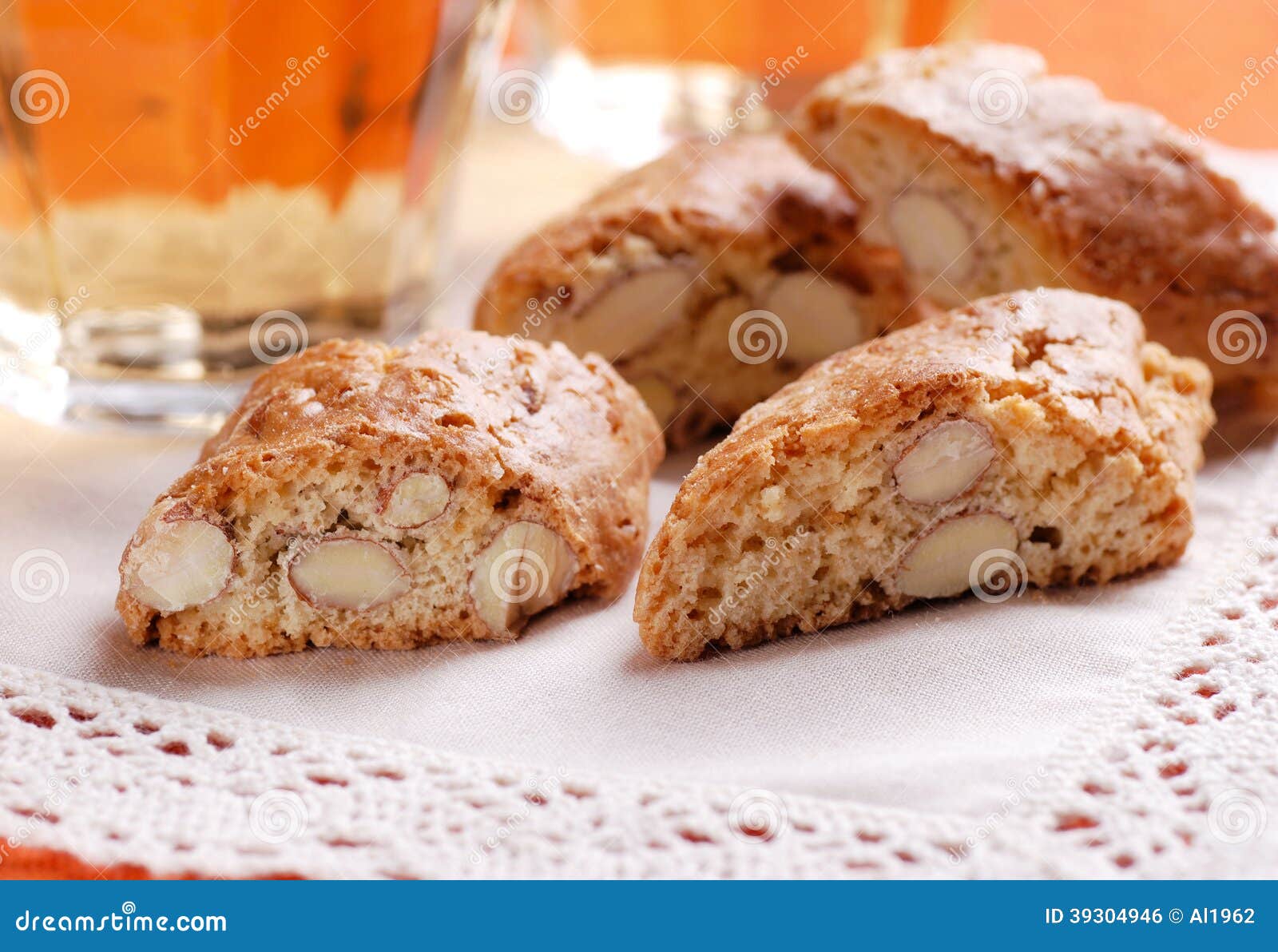 Cantucci Dei Biscotti E Vino Italiano Fotografia Stock Immagine di