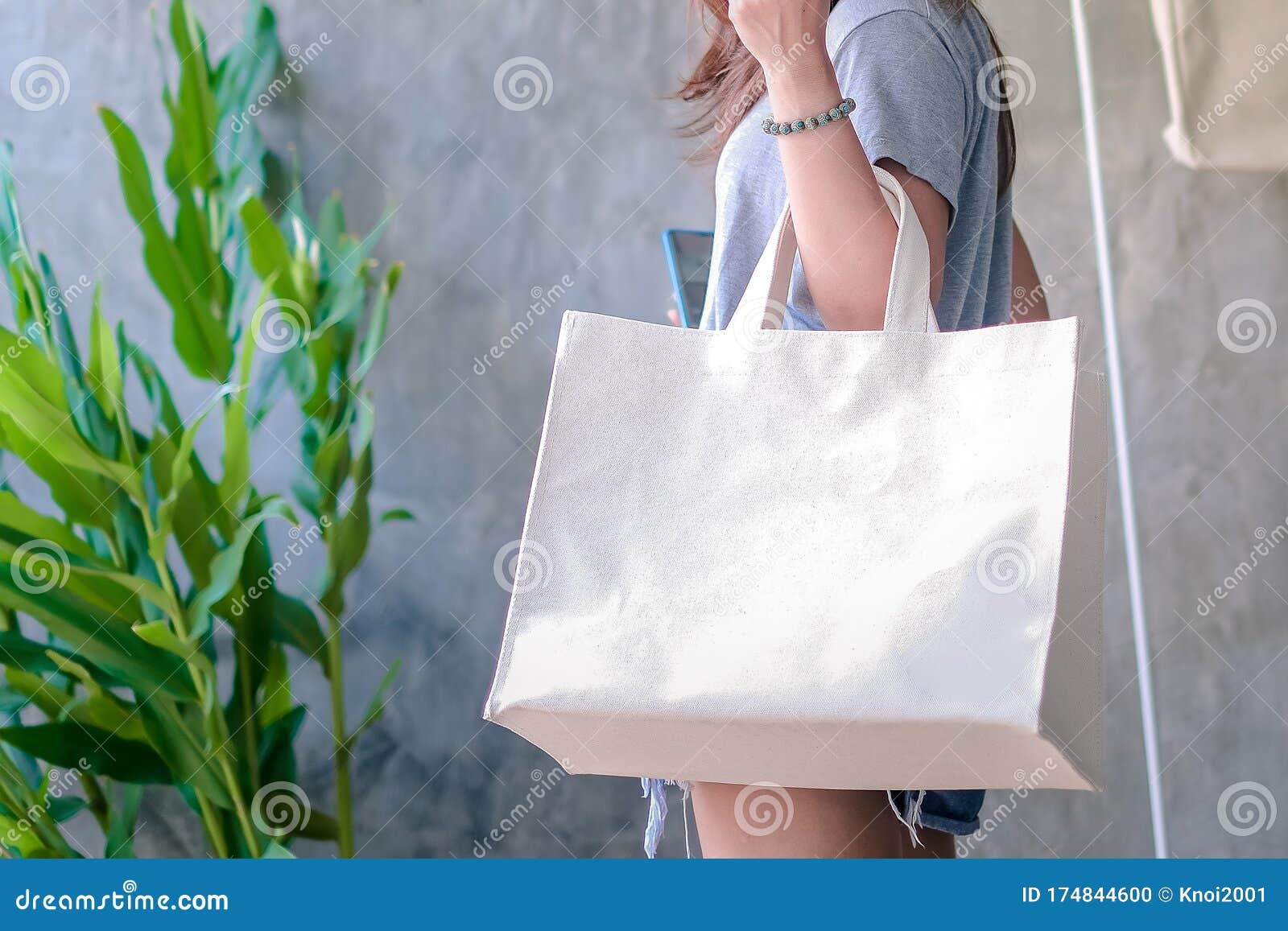 Cloth Bags instead of Plastic Bags in Shopping for the Environment