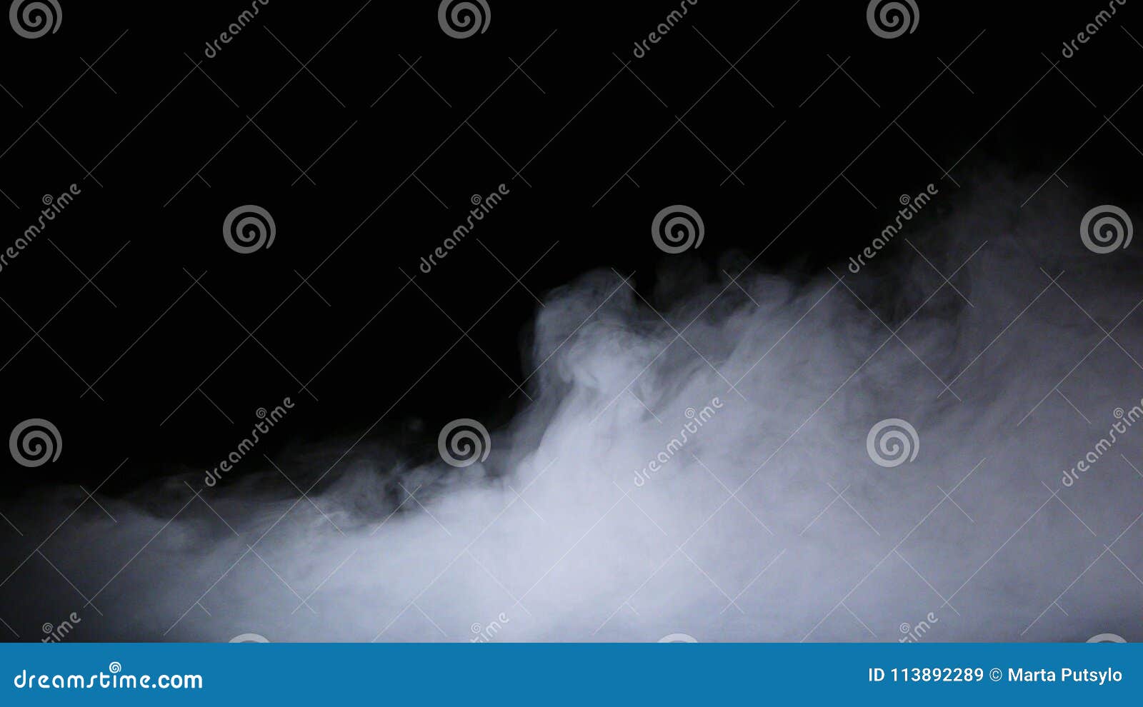 Capa Realista De La Niebla De Las Nubes De Humo Del Hielo Seco Imagen de  archivo - Imagen de mosca, horror: 113892289