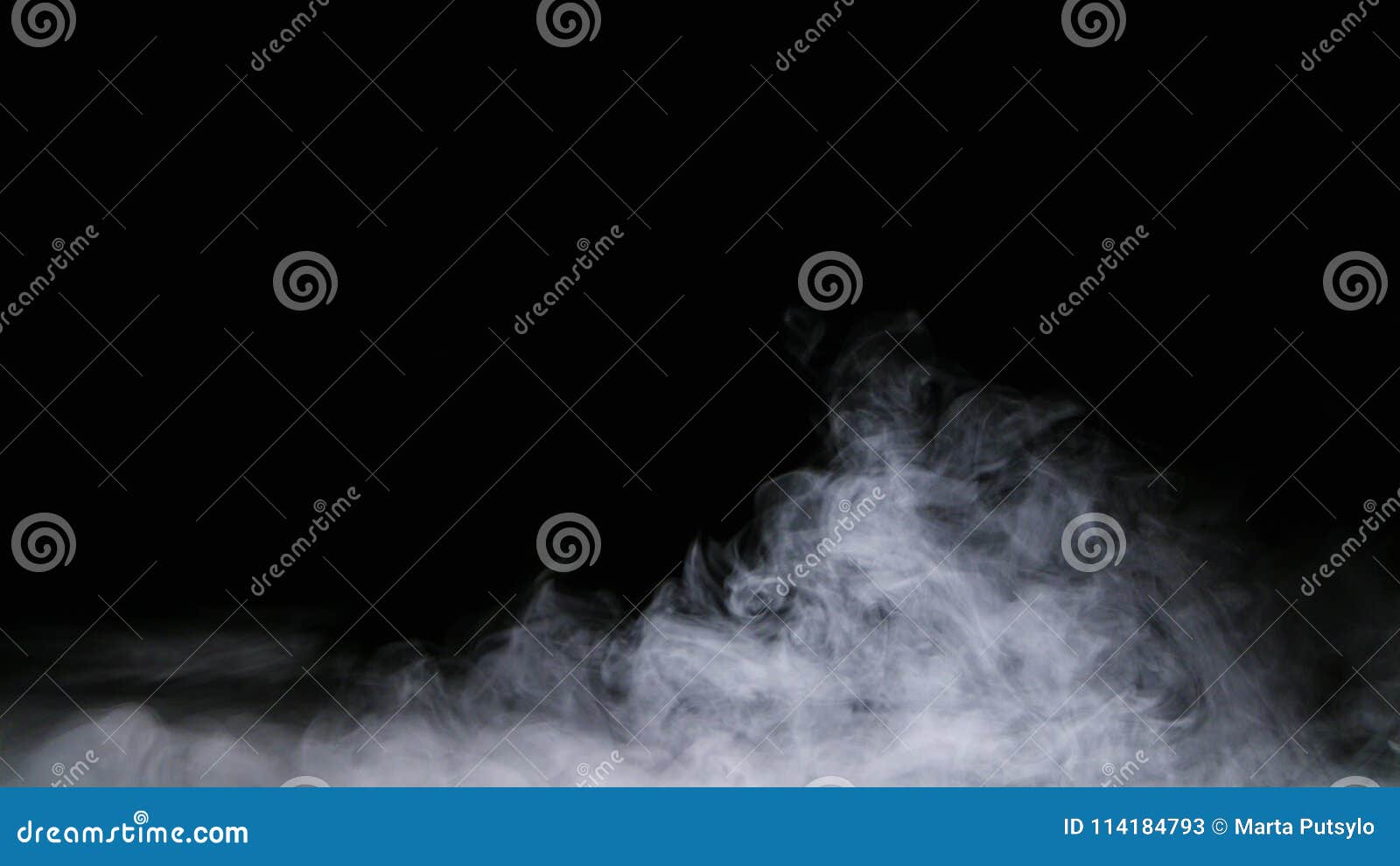 Capa Realista De La Niebla De Las Nubes De Humo Del Hielo Seco Foto de  archivo - Imagen de helada, extractor: 113892504