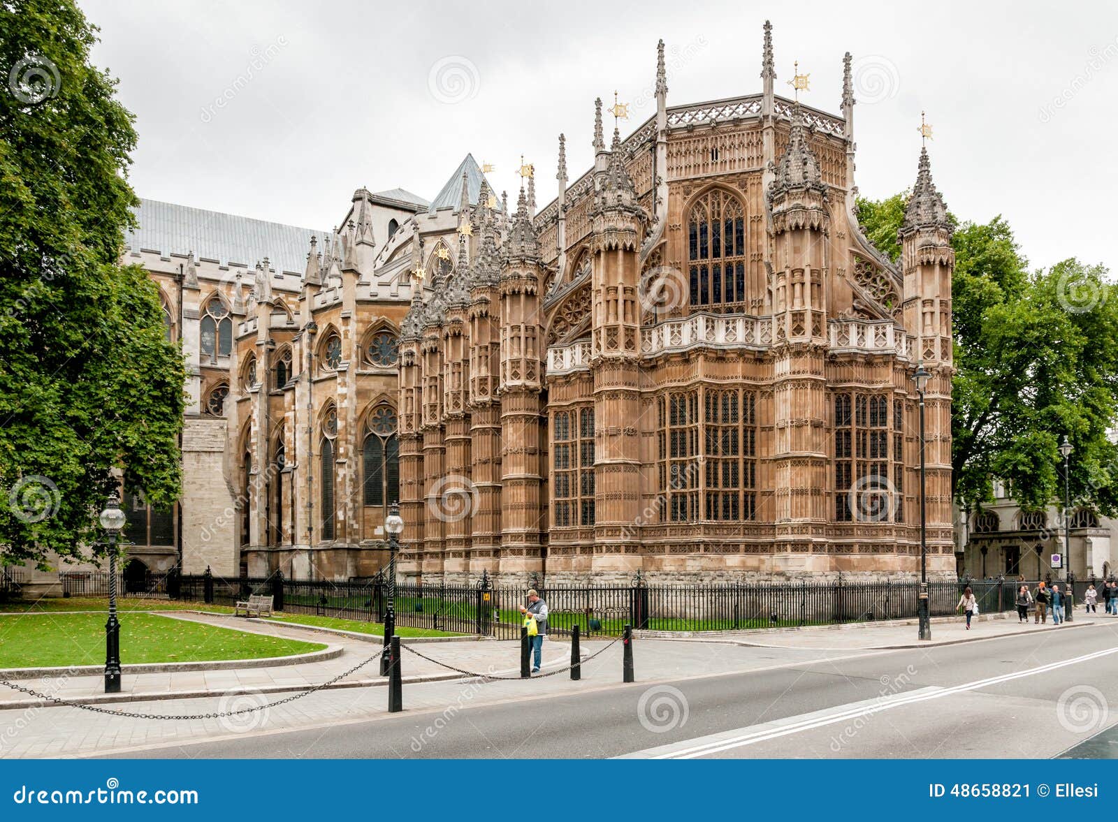 Capilla de Henry VII, abadía de Westminster, Londres. LONDRES, INGLATERRA - 15 DE SEPTIEMBRE DE 2013: La señora exquisita Chapel, la gran obra maestra pasada de la arquitectura medieval inglesa y el lugar de Henry VII del entierro de quince reyes y reinas, se coloca en el extremo de Extremo Oriente de la abadía de Westminster