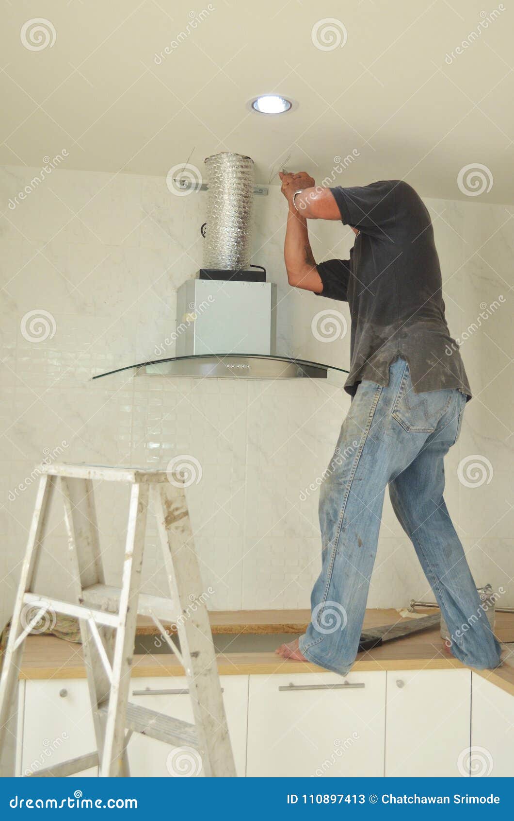 Capilla De La Ventilación De La Instalación Del Técnico En ...