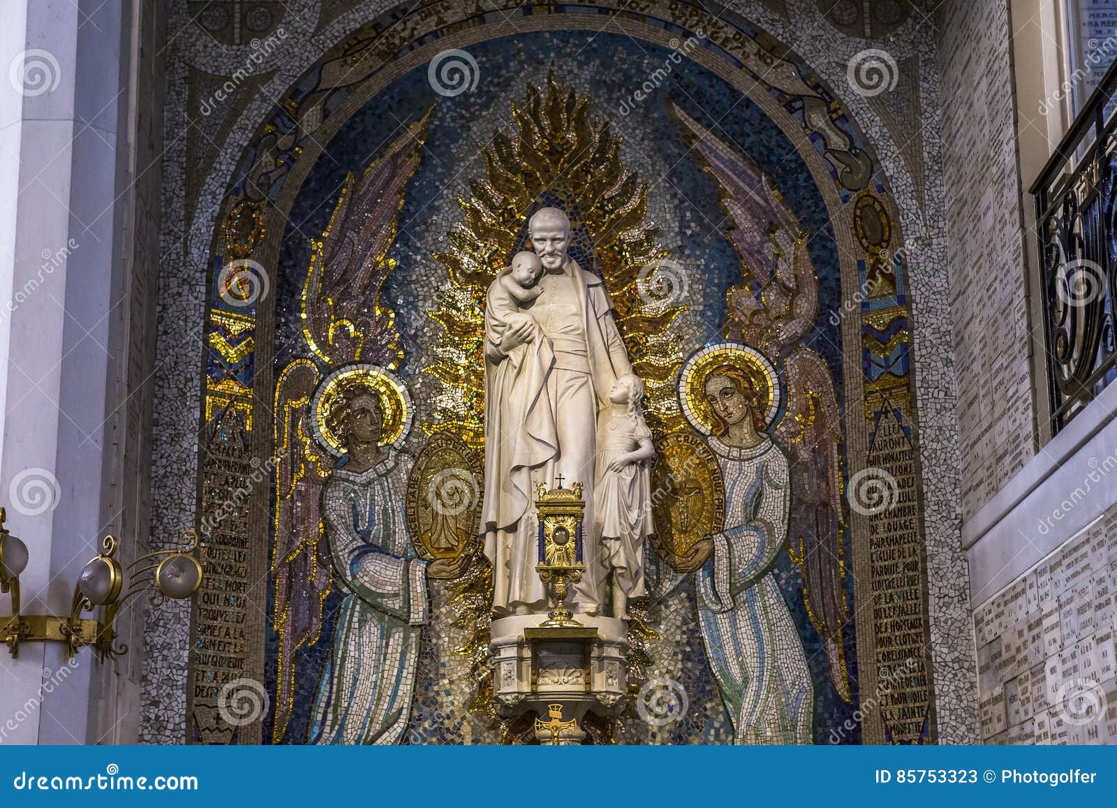 Capilla De Nuestra Señora De La Medalla Milagrosa, París, Francia Foto de  archivo editorial - Imagen de virginal, capilla: 85753323