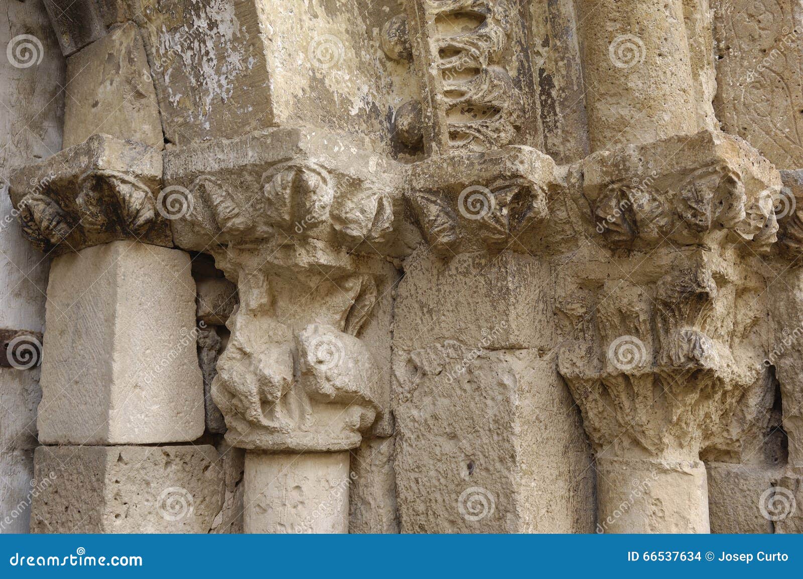 capital of nuestra seÃÂ±ora del castillo church, calataÃÂ±azor, sor