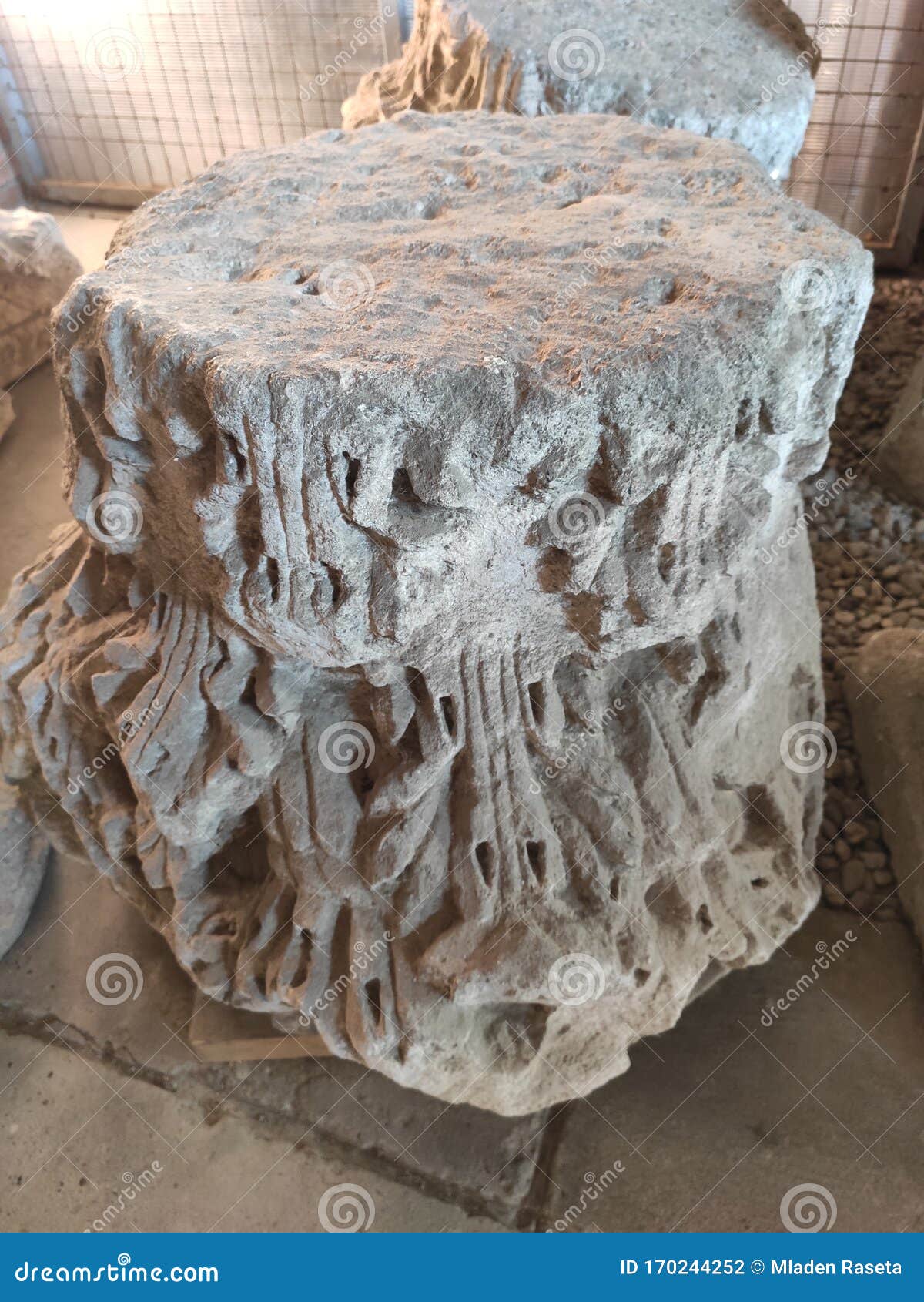 capitel roman pillar antique sremska mitrovica sirmium